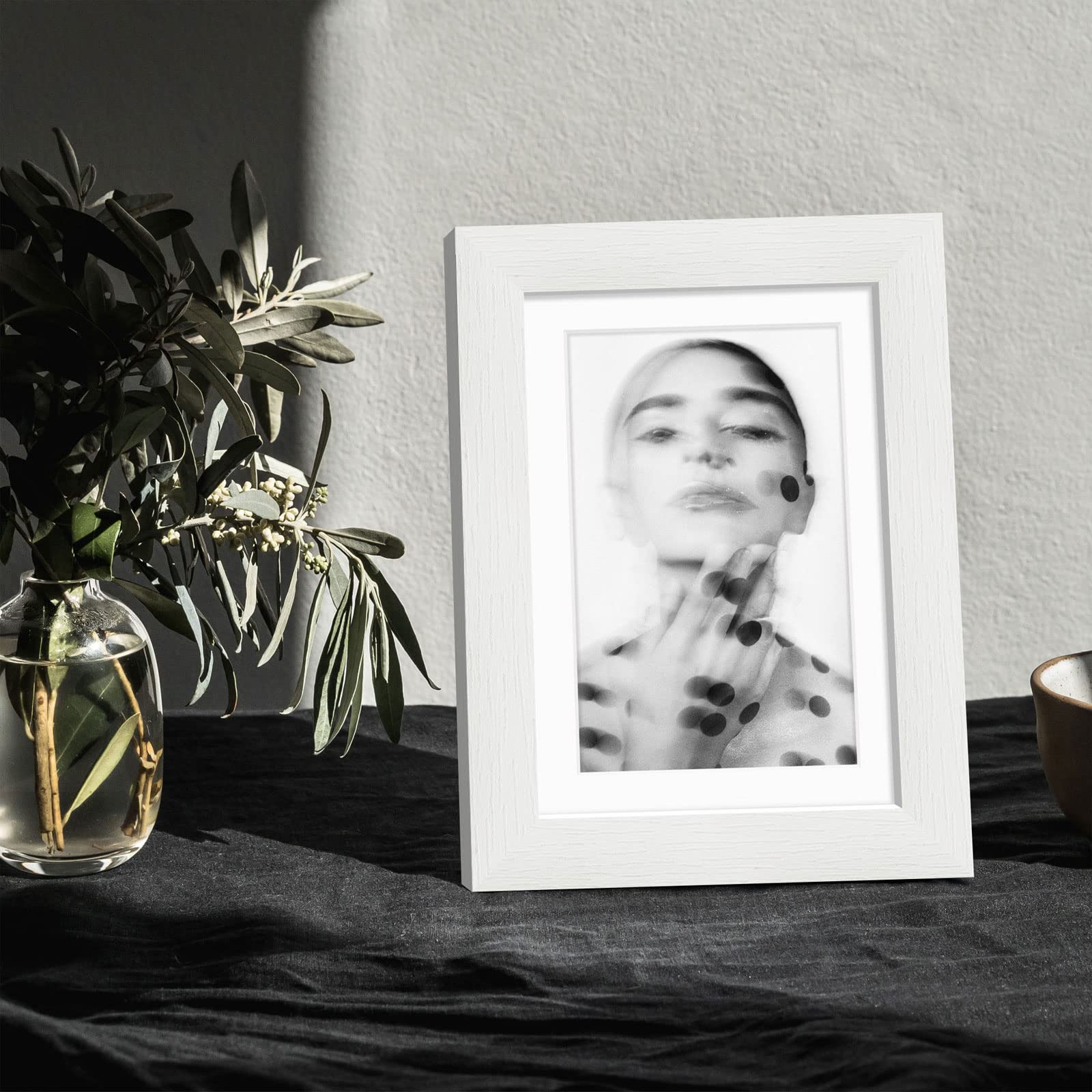 VCK 5x7 Picture Frame, White Wood Frame Set of 5 with Tempered Glass, Display 4x6 Photos with Mat or 5x7 without Mat, Tabletop and Wall Mounting