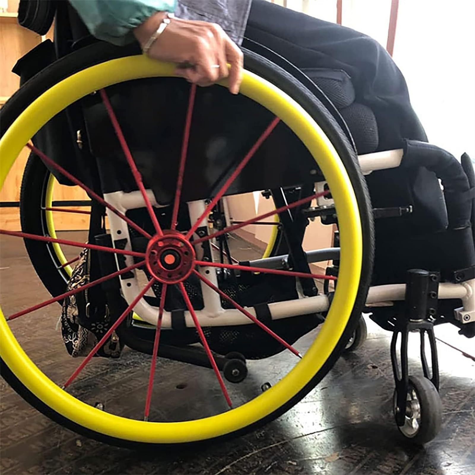 1 Paar 24-Zoll-Rollstuhl-Schieberand-Bezüge aus Silikon, rutschfeste, verschleißfeste Handschiebe-Bezüge, Rollstuhl-Hinterrad, Silikonschlinge, Schiebering-Schutzhülle (Farbe: Lila)