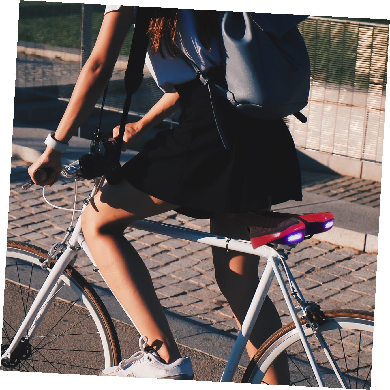 BESTonZON Seggiolino per Bicicletta Cuscino del Sedile della Bici Mountain Bike Imbottito Posto a Sedere Sella slipmat seggiolino Bici con Luce Fornitura Bici Bici Poliuretano