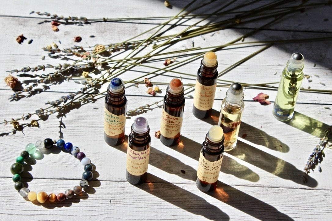 Seven Chakra Organic Essential Oil Crystal Gift Set, Gemstone Bracelet, Crystal Roller Ball, Gifts for Her, Gifts for Him