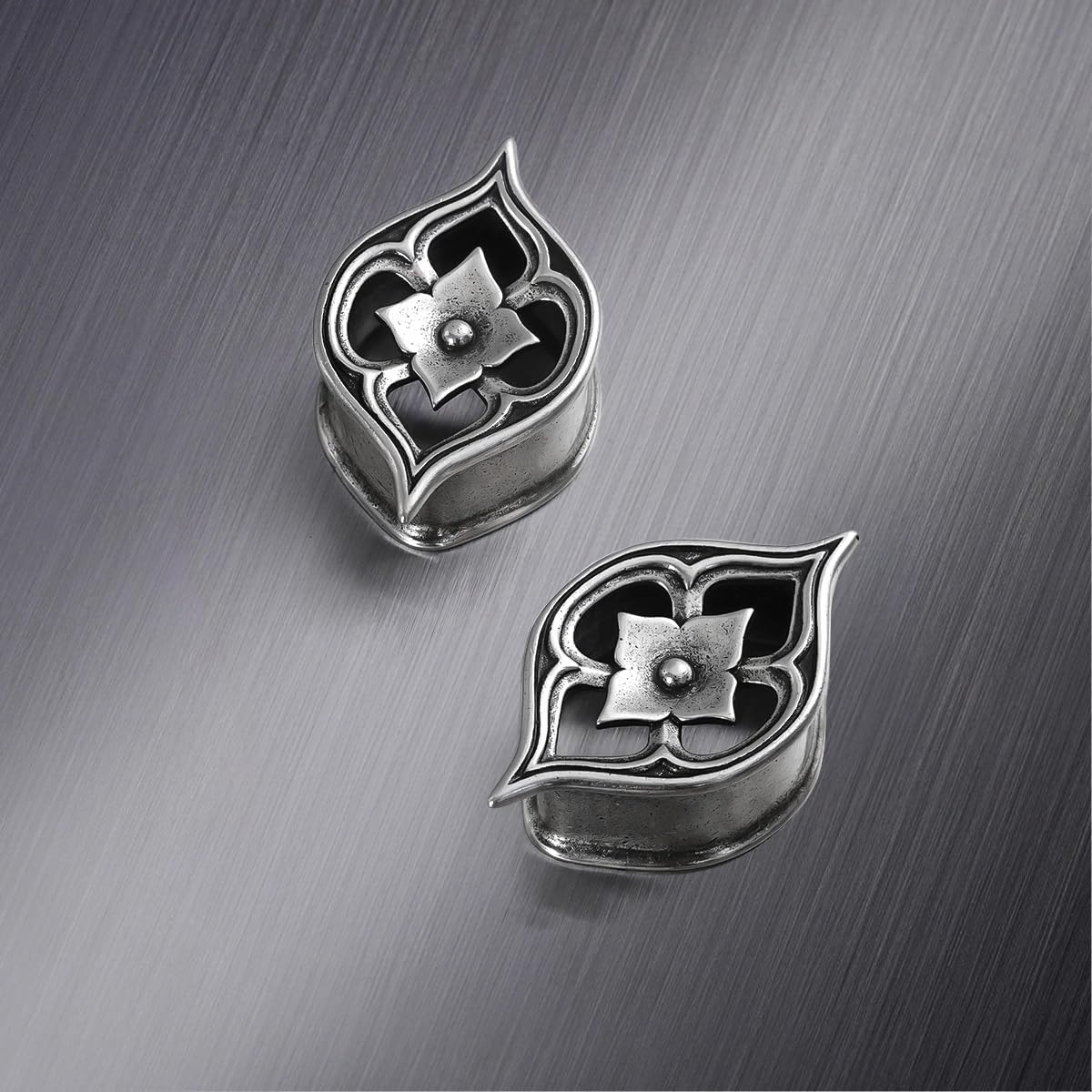 PUNKYOUTH 1 Pair Cathedral Rose & Petal Ear Tunnels – Gothic Screw Back Plugs & Double Flare Gauges, Alternative Stretched Ears Jewelry, Saddle Stretching Plugs for Women Men 0g–1 Inch: 19mm (3/4 in) Cathedral Petal