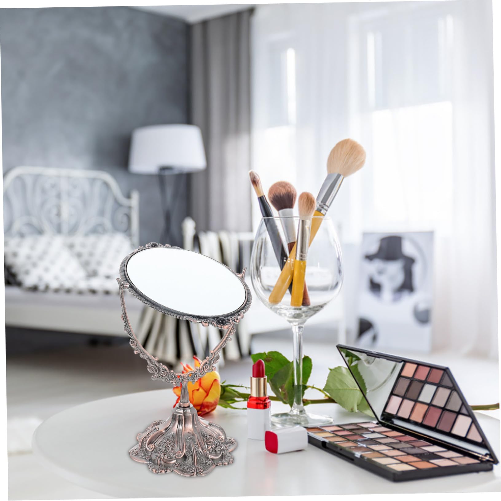 Doppelseitiger Schminkspiegel aus Zinklegierung im Europäischen Stil | Drehbar, Flacher Standfuß, Hohe Definition, Geeignet für Make Up und Hochzeit