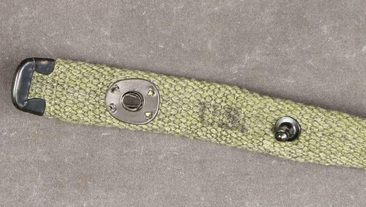 CALYX U.S. WWII M1 Carbine WebSling, Military Classic WWII Reproduction Canvas one inch Rifle Sling OD Green (Carbine Sling)