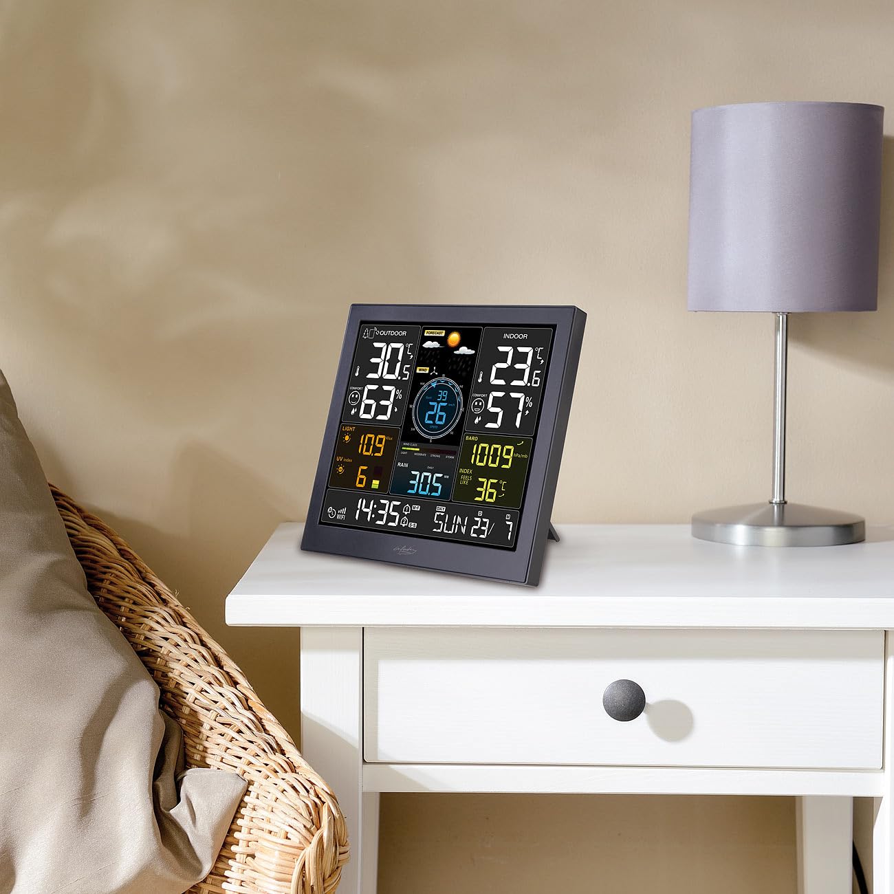 infactory Wetterstation Smart: WLAN-Funk-Wetterstation mit XL-Farbdisplay, App, Weather Underground (mit Regenmesser, Profi, fws)