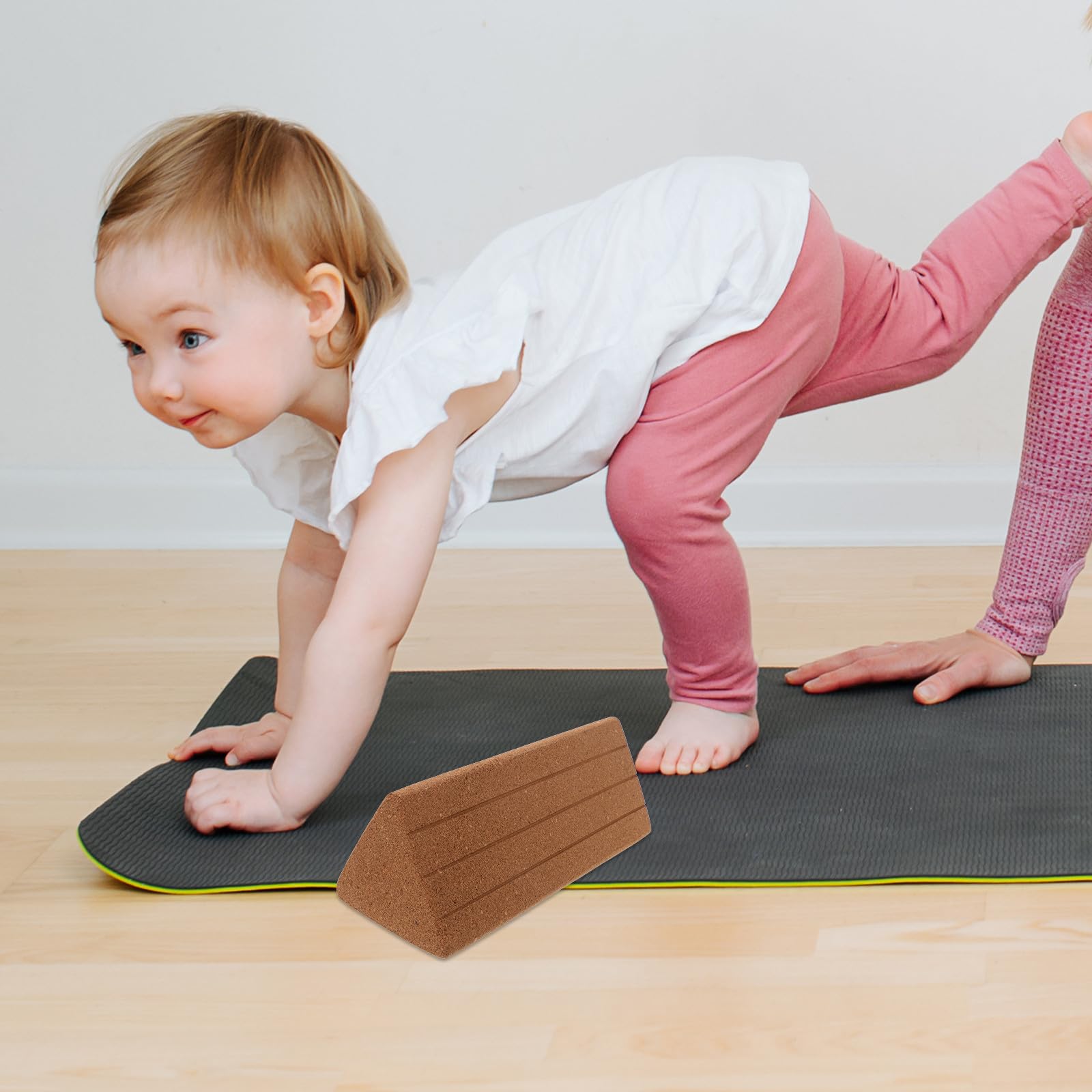 Levemolo Blocchi Yoga Triangolari Accessori Essenziali per Allenamenti in Sughero Giallo Rilassano Vita e Addome Blocchi Fitness ad Alta Densità per Ragazzo Ragazza per Pilates e Yoga