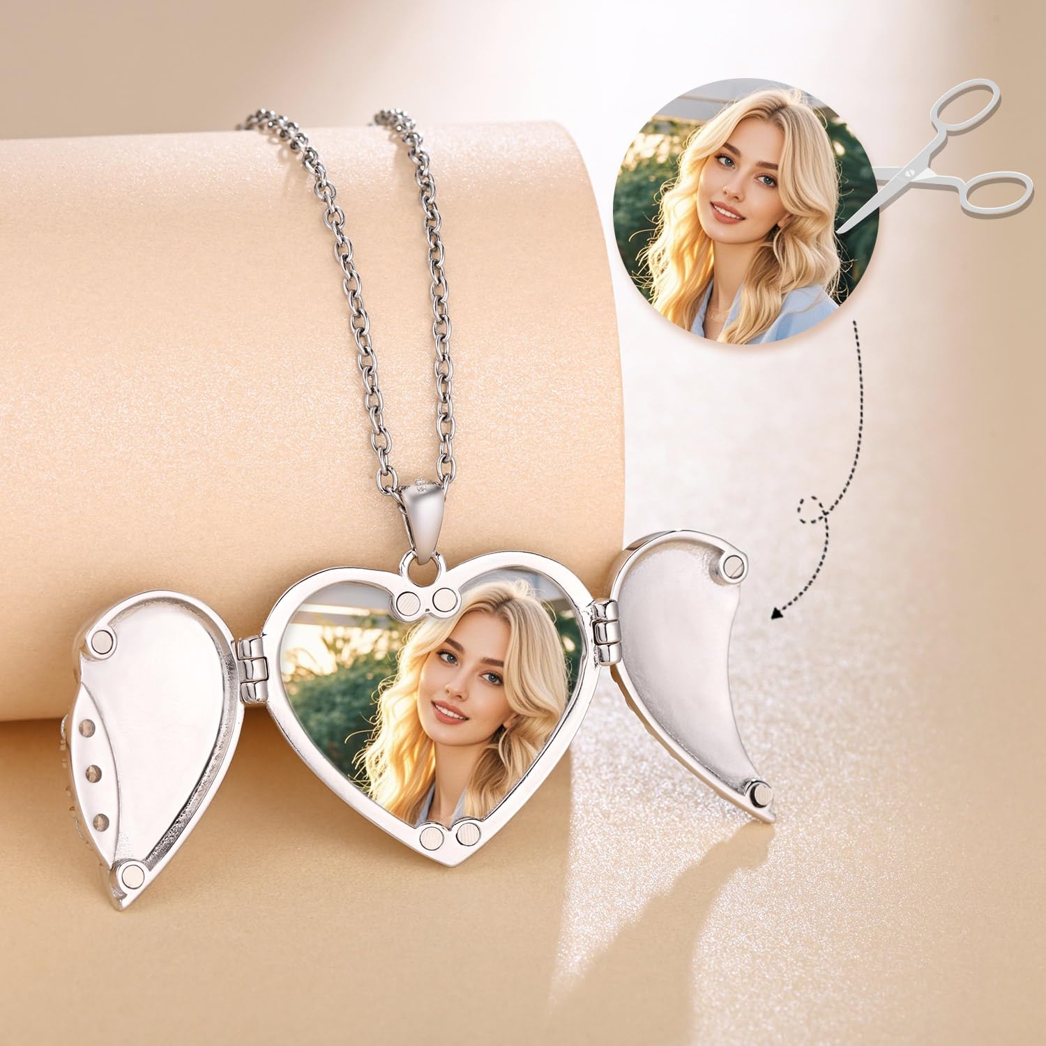 Collana Foto Ciondolo Cuore Argento 925 Medaglione Portafoto Personalizzabile con Ali d'Angelo e Zirconi