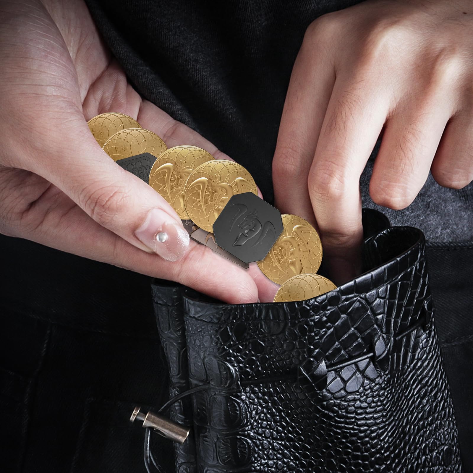 145 Monedas de Metal DND y Bolsa de Cuero, Contiene 60 Monedas de Oro, 40 Monedas de Plata, 40 de Cobre y 5 Monedas de Platino, Bueno para Juegos de Mesa RPG.