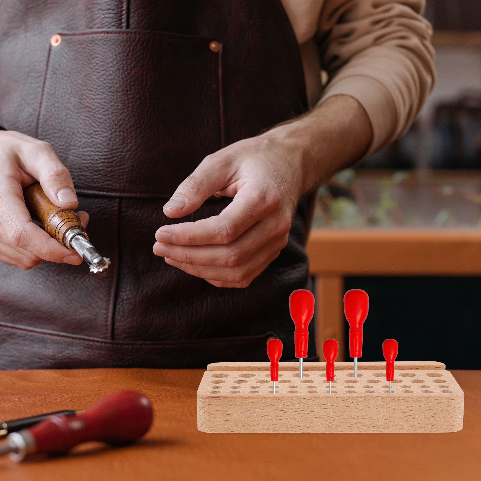DECHOUS Caja Organizadora para Herramientas de Cuero Diseño de Múltiples Agujeros de Madera Khaki, Soporte para Perforadoras Adecuado para Manualidades DIY y Fácil Mantenimiento