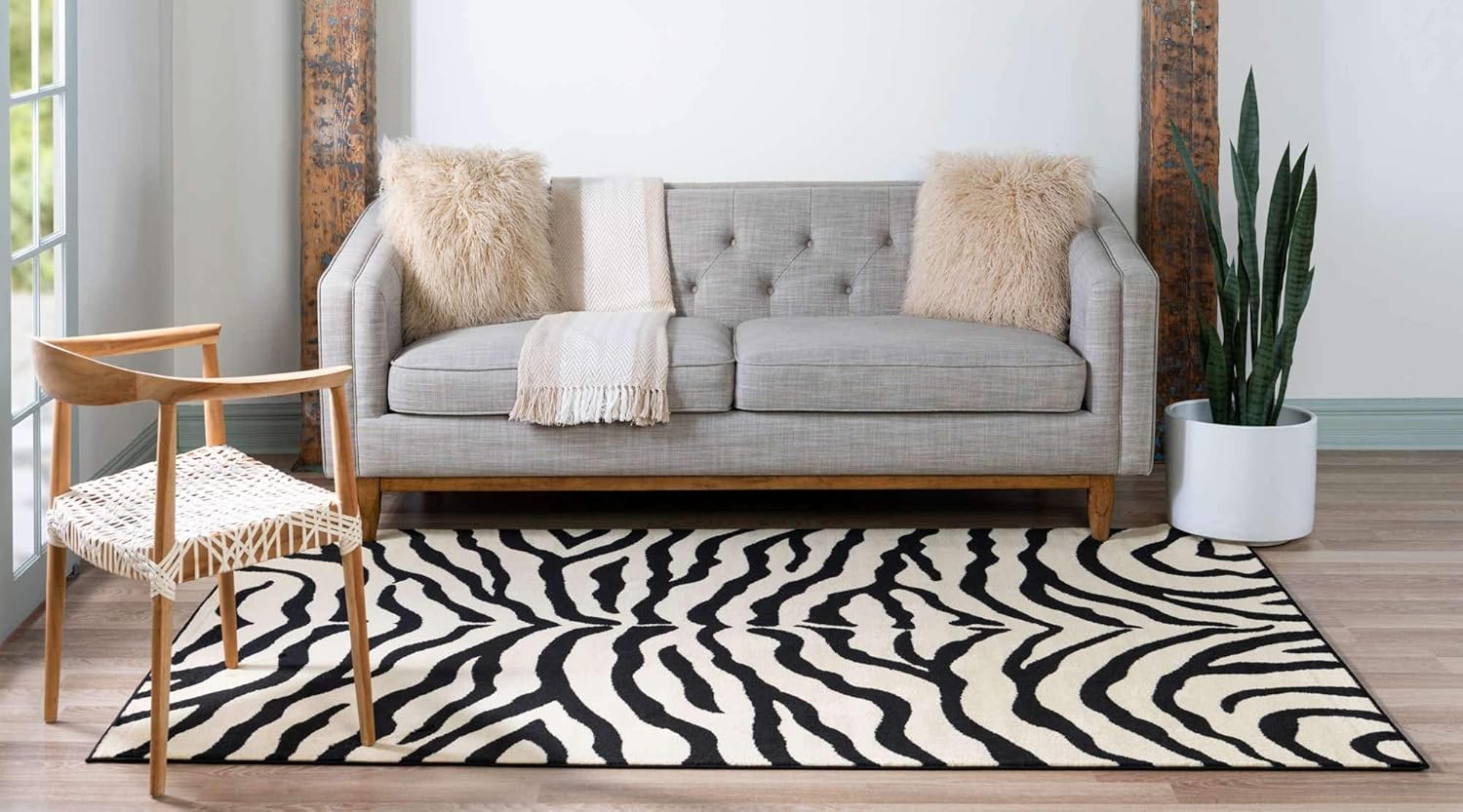 Unique Loom Wildlife Collection Area Rug - Okapi (6' 1" x 9' Rectangle Cream/Black)