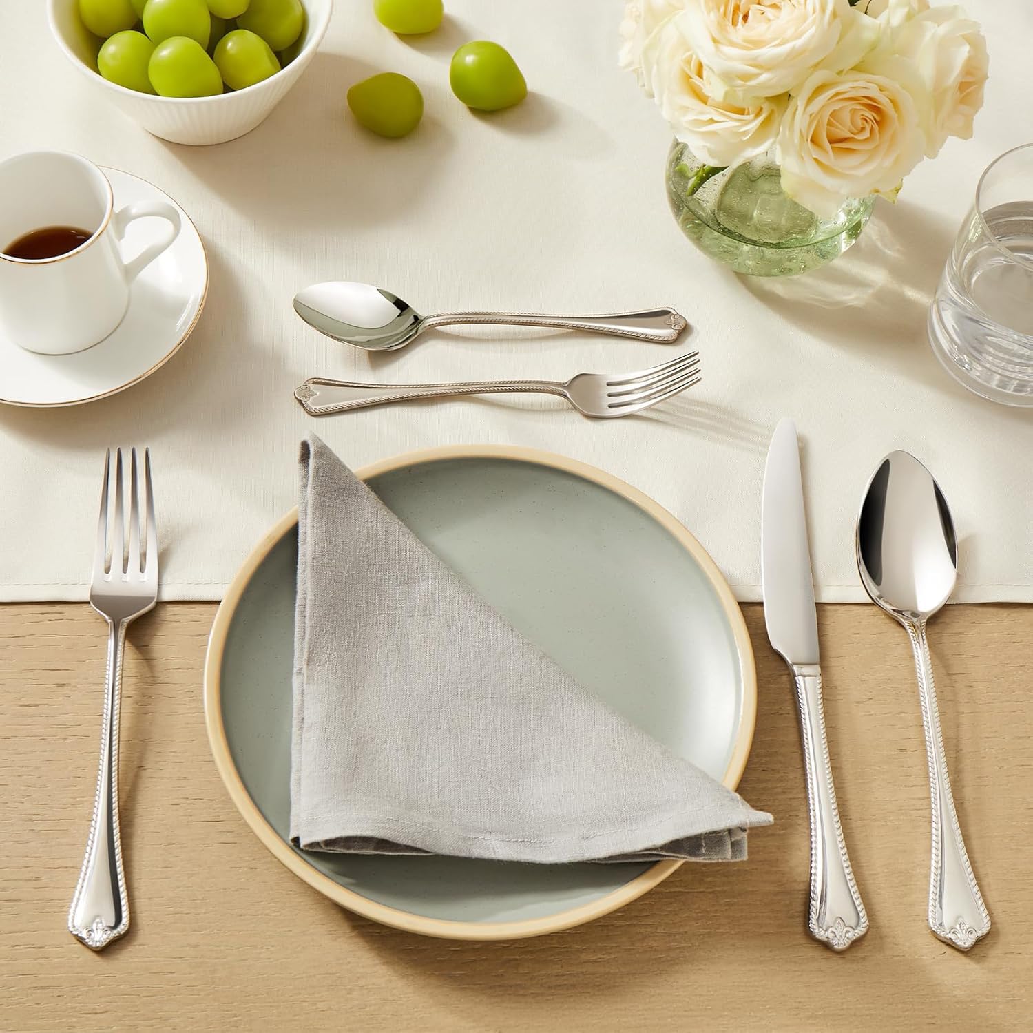 HIKAA 30-Teiliges Edelstahl Besteck Set 6 Personen, 18/10 Besteckset | Chippendale Essbesteck Spiegelpoliert, Spülmaschinenfest, Cutlery Set für Zuhause, Restaurant, Hochzeit, Party, (Silber）