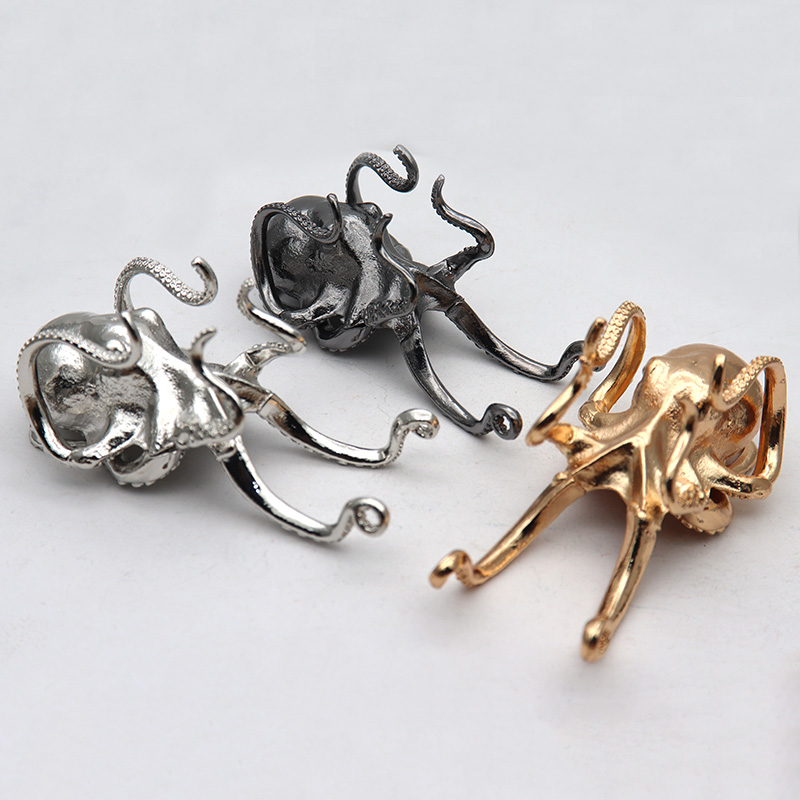 Estatua decorativa de pulpo de metal para escritorio miniatura 7