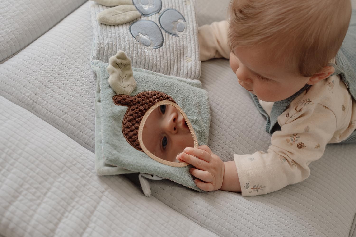 Little Dutch Fühlbuch Stoffbuch Babybuch aus weichem Stoff Aktivität, Entdecken und Knistern Fuchs blau - Forest Friends