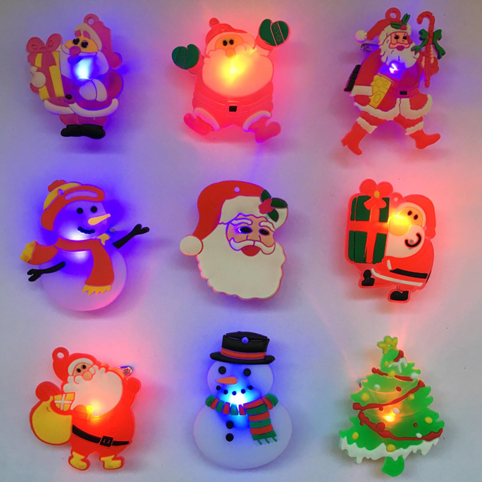 Uonlytech Lot de 12 broches de Noël lumineuses en plastique avec différents motifs de Père Noël et d'hiver pour fête de Noël et décoration festive