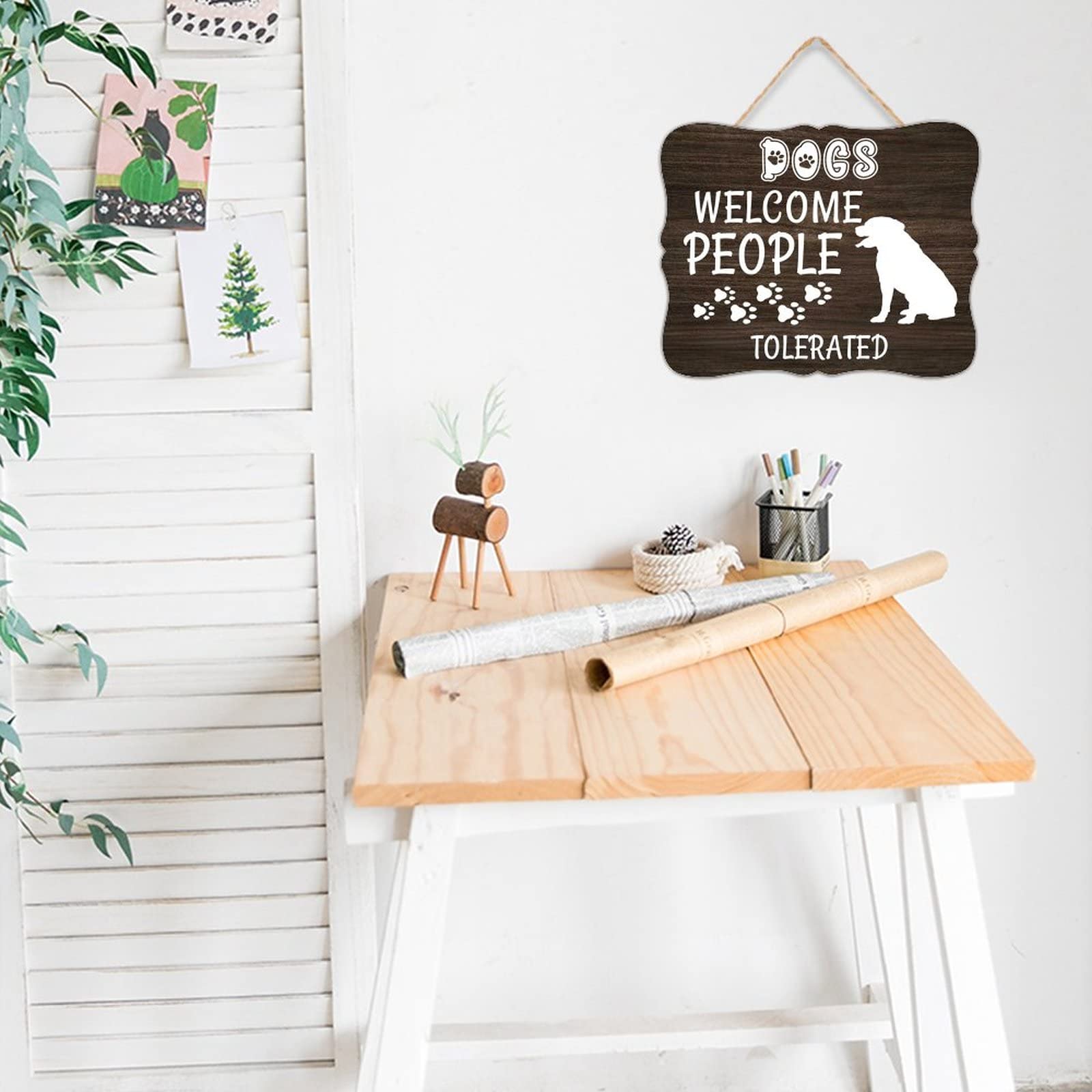 Targa In Legno Rustica 20x25 Cm – "All Guests Must Be Approved By The Dog" – Decorazione Parete
