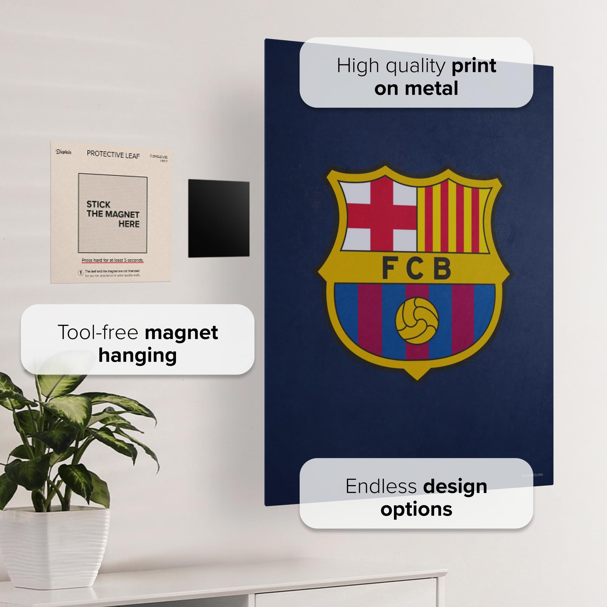 Displate - Poster in metallo – montaggio magnetico – FC Barcelona – Crest – Dimensione M – 32 x 45 cm opaco