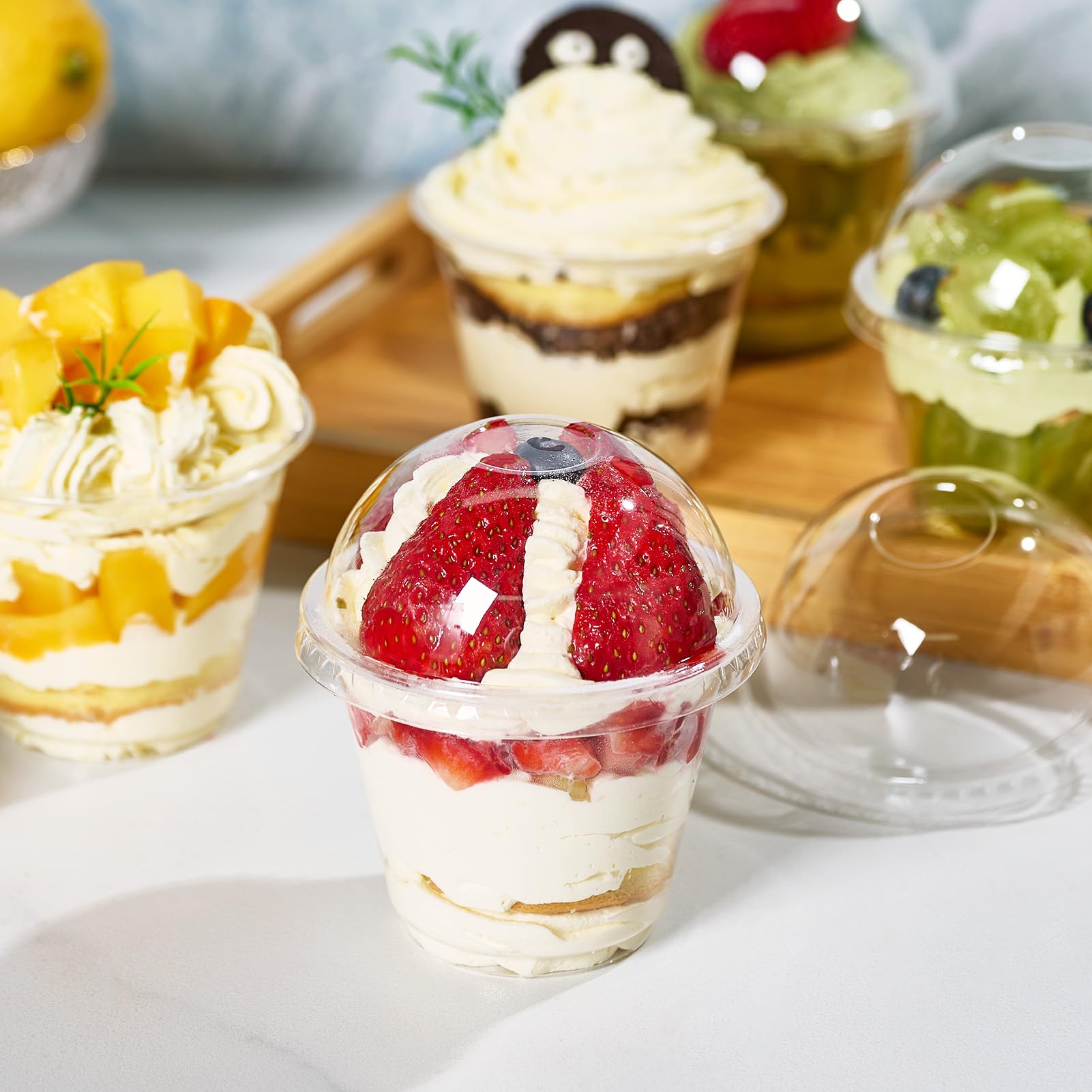 Turbo Bee 100 Pack 9 OZ Clear Plastic Cups with Dome Lids, Disposable Dessert Cups with Lids for Fruit, Snack Smoothie, Pudding and Ice Cream (No Hole)