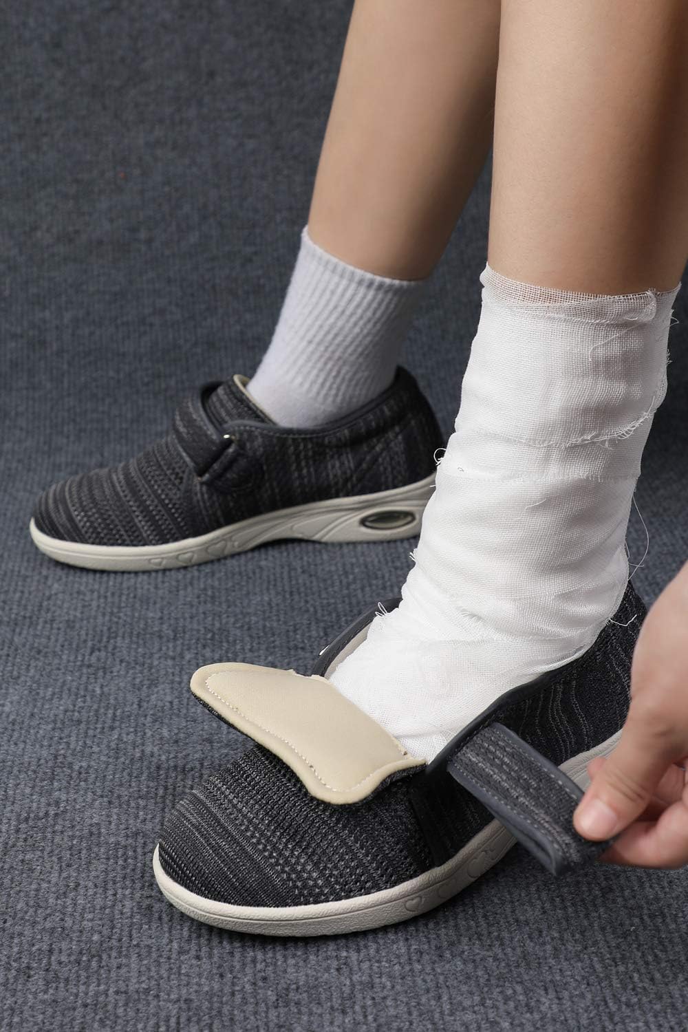 Women's Diabetic Shoes for Women Casual Adjustable Walking Shoes Wide Shoes for Elderly Swollen Feet Non-Slip Air Cushion Bottom Fattening and Widening - Image 6