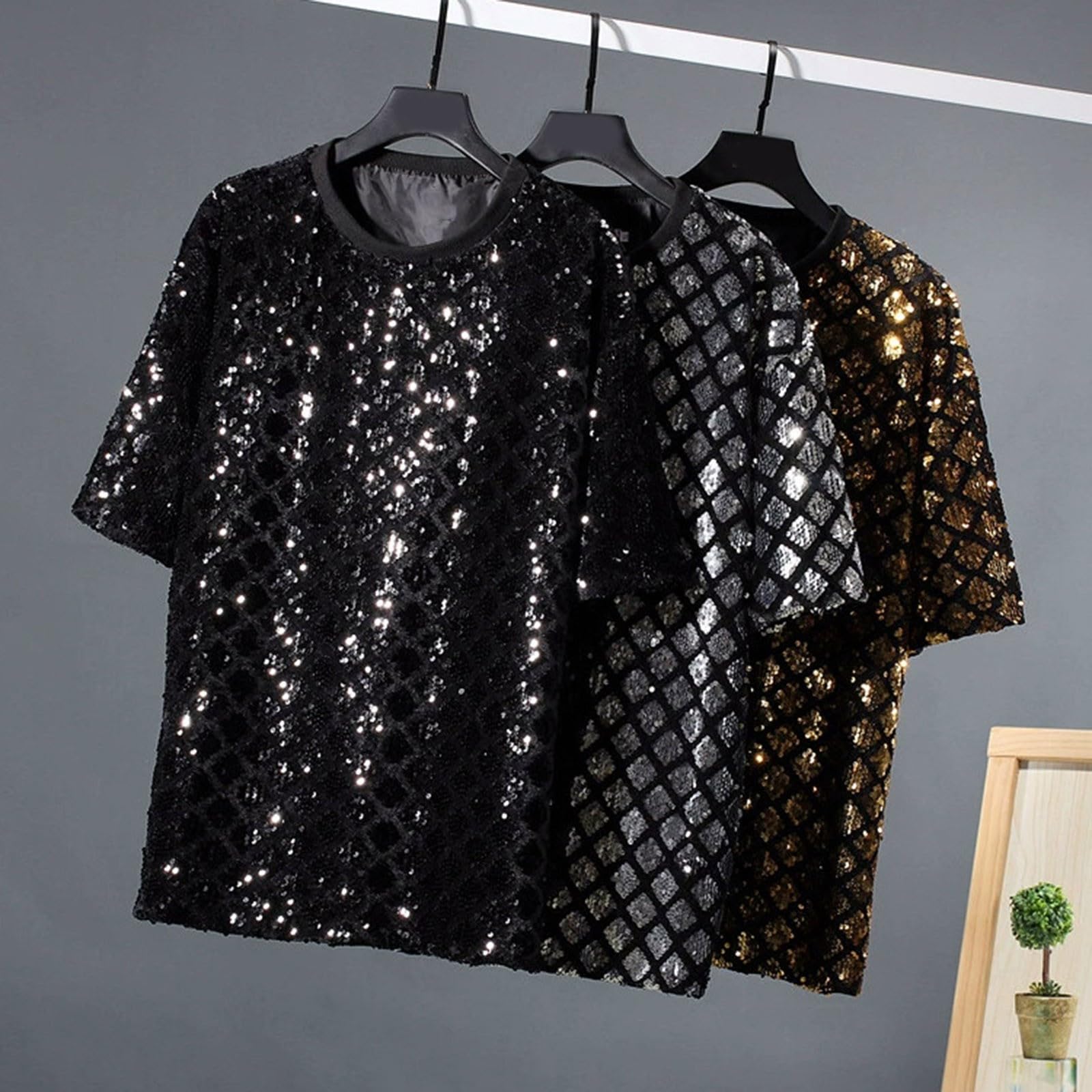 Camiseta genérica de manga corta para hombre, ropa de rendimiento con película de perlas brillantes doradas, ideal para un estilo deportivo y elegante