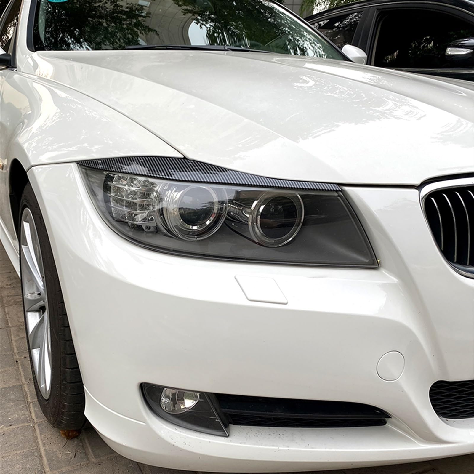 Zestaw 2 naklejek ABS na powieki na sedan lub samochód turystyczny o wyglądzie węglowym, pasuje do BMW serii 3 E90 i E91 (2005-2011).