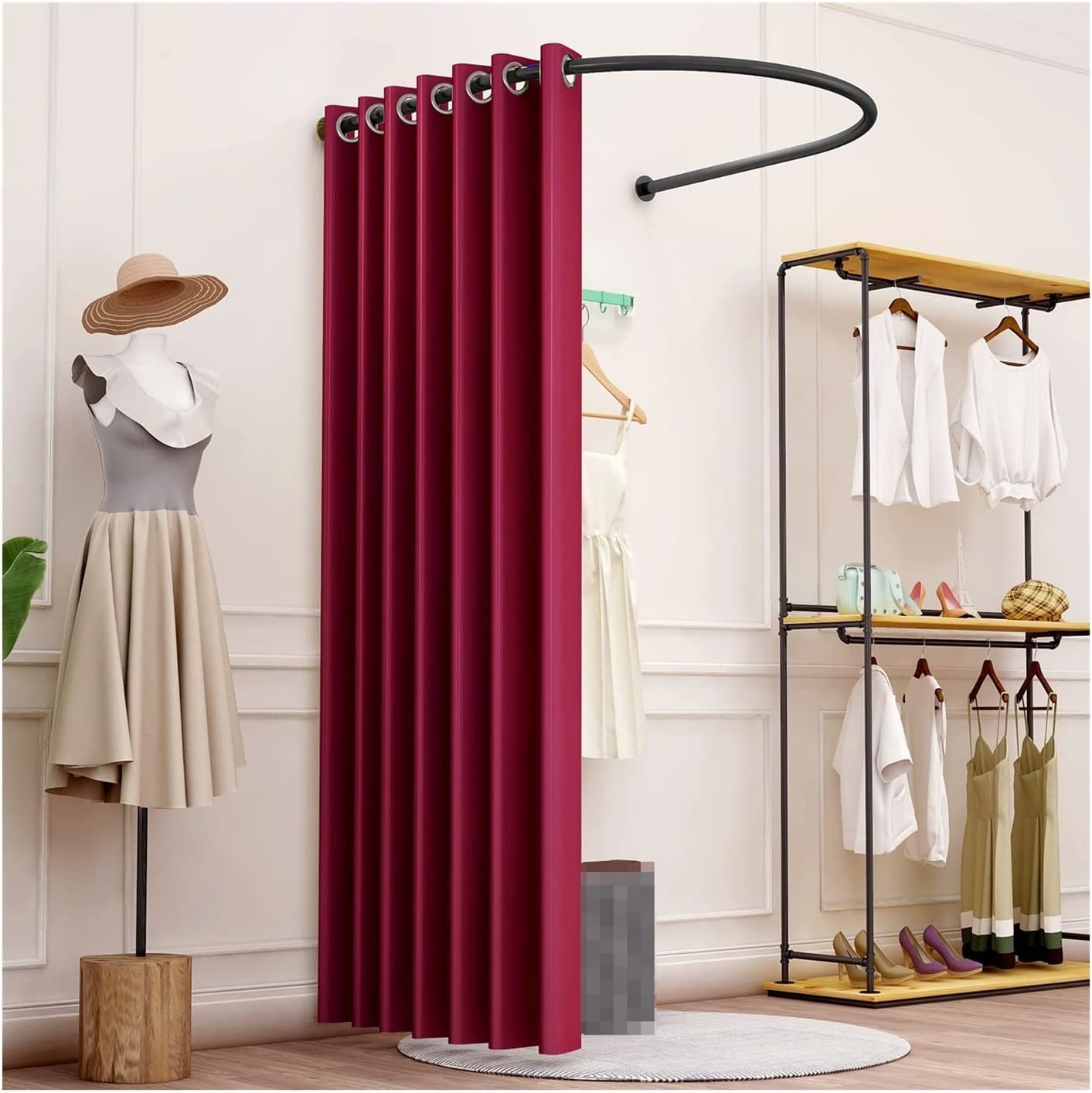 Protection de la vie privée garantie avec cette cabine d'essayage en U
