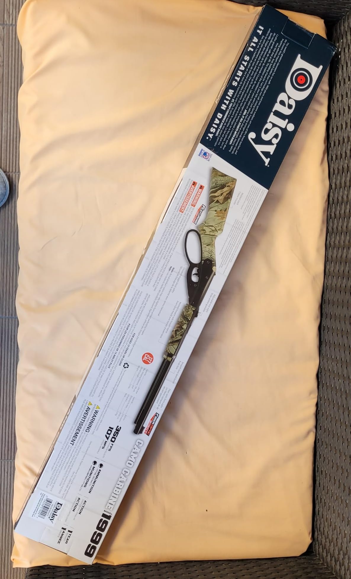 Pack Carabina de Aire Comprimido Daisy 1999 Lever Action. Escopeta de balines 1999 Camuflaje. Incluye: Tarjeta DE Armas, Gafas de protección, Funda, y balines