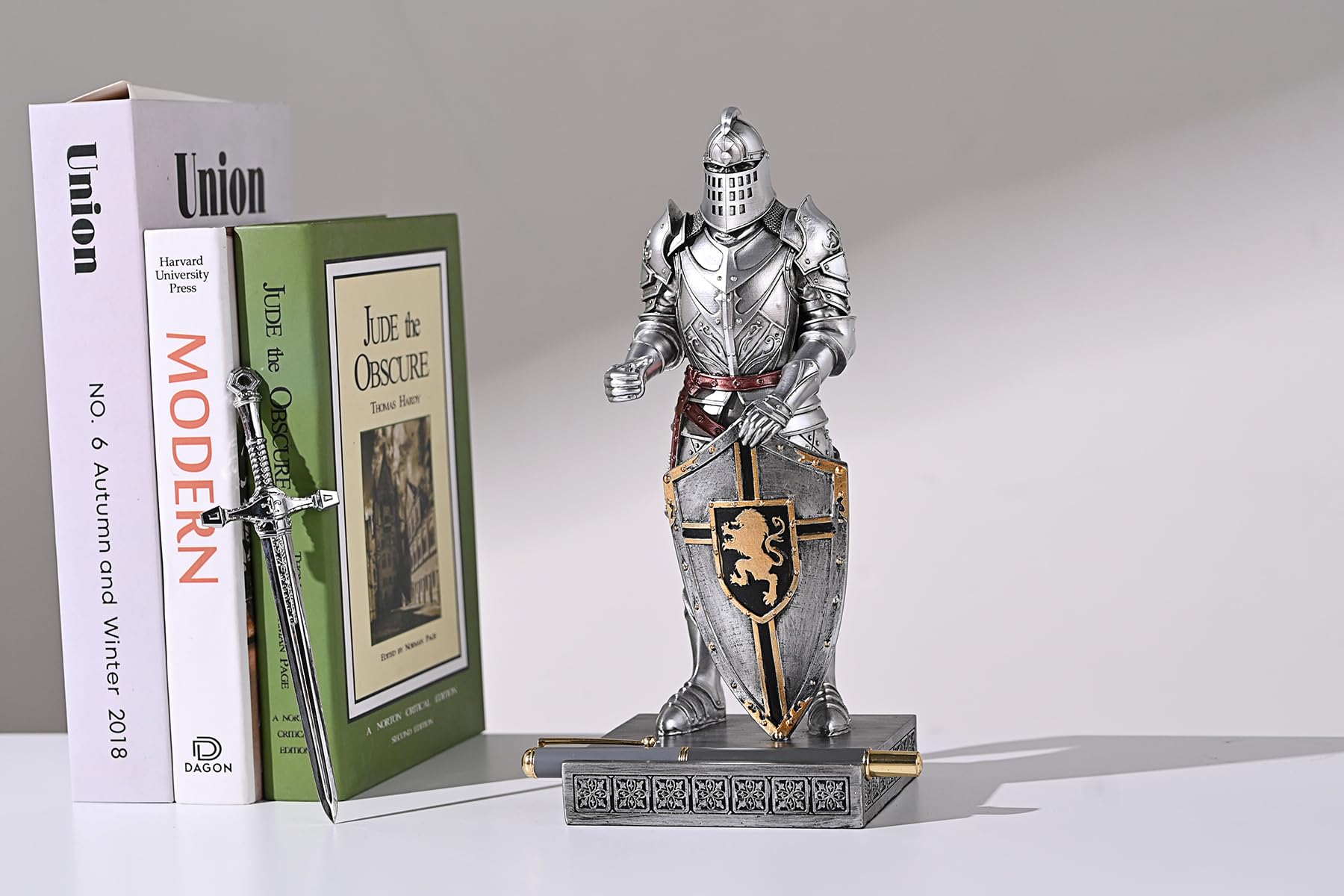 Ozdoba King's Guard figurka rycerza na biurko, akcesoria biurkowe, uchwyt na długopis, stojak do papieru do biura i domu (srebrny)