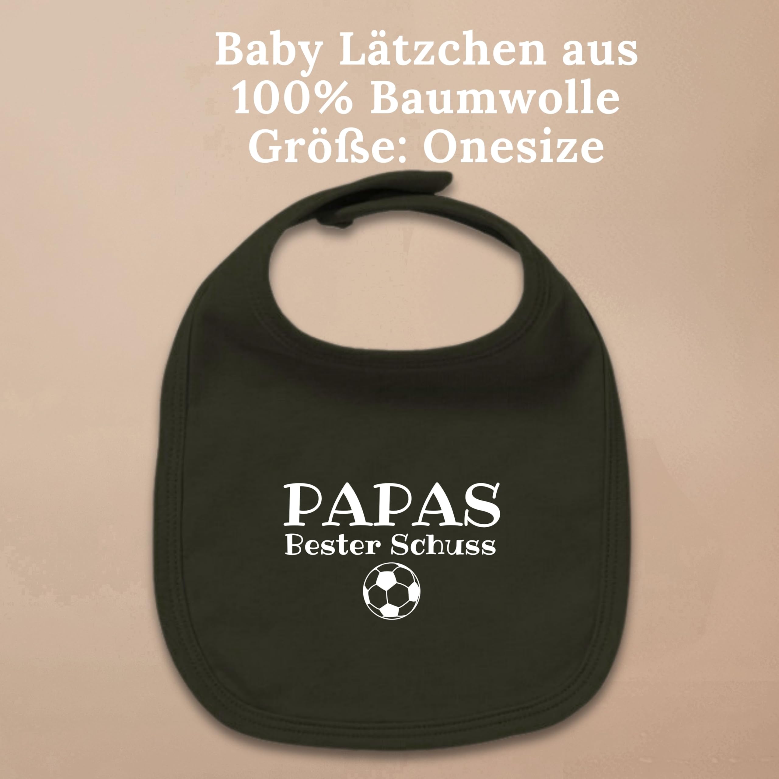 Trend Mama® | Windeltorte | dark oliv grün | Spruch wählbar | 27 Windeln,Lätzchen, Kuschelsocken |Geschenk Geburt (Design| Fussball- Papas bester Schuss)