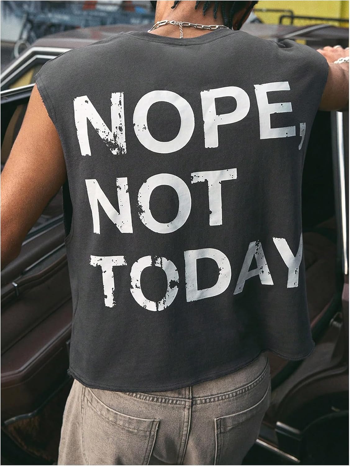 WDIRARA Men's Letter Graphic Tank Top Crew Neck Sleeveless T-Shirts Streetwear - Image 3