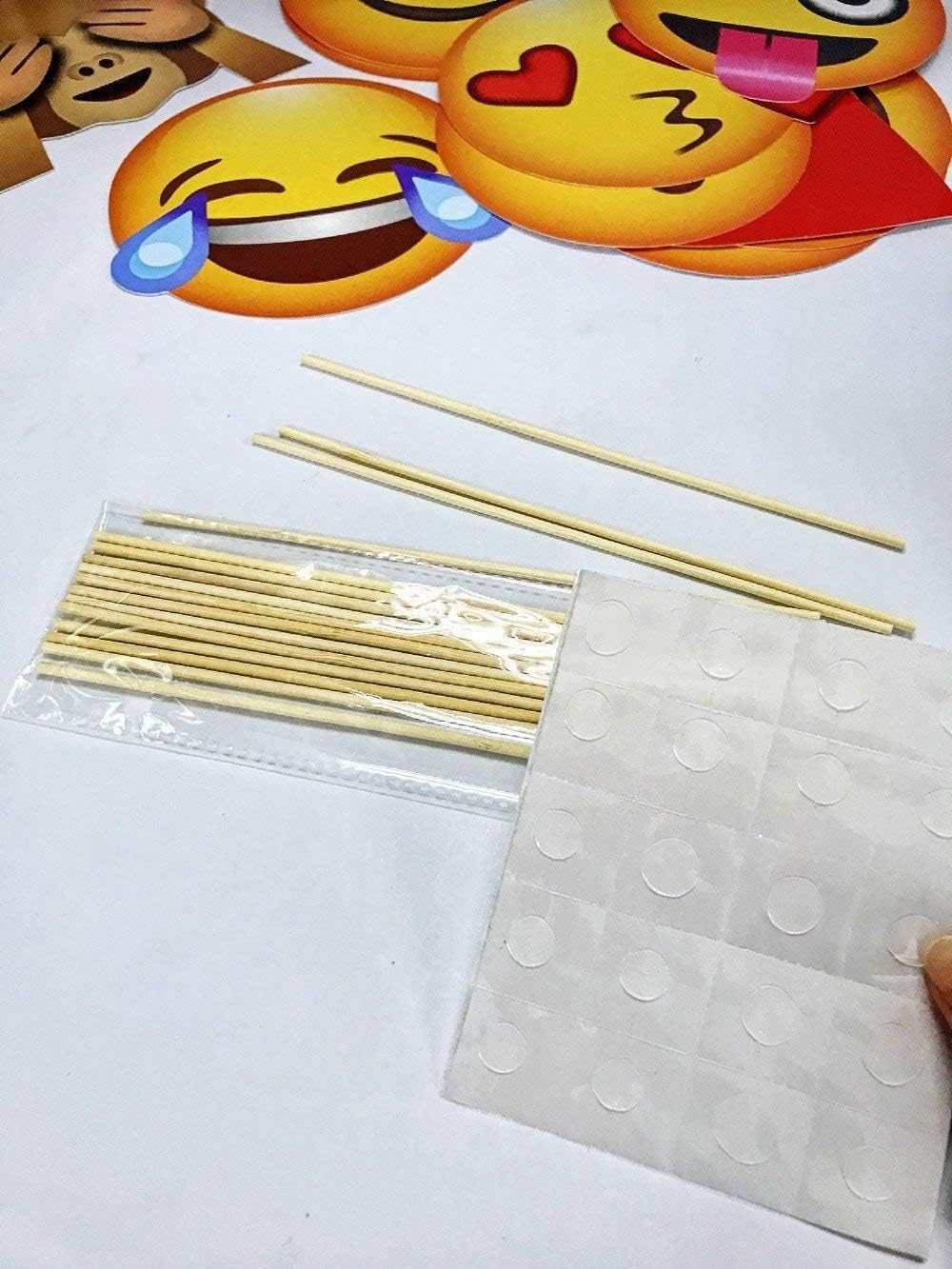 Balloons Emoji Kit Festa Completo: 30 Sacchetti, 20 Palloncini, Banner, Tovaglia Per Compleanno - 5