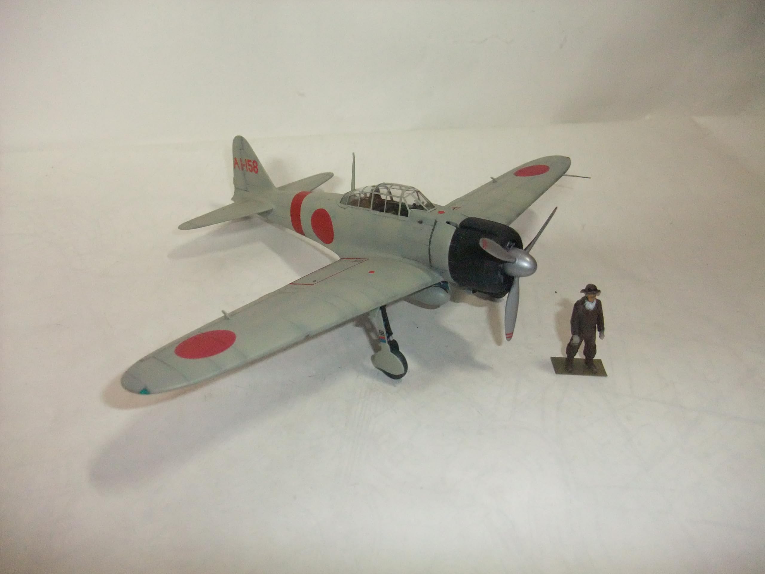 Amazon | 完成品 日本海軍零戦21型艦上戦闘機 空母 赤城 搭載機 縮尺