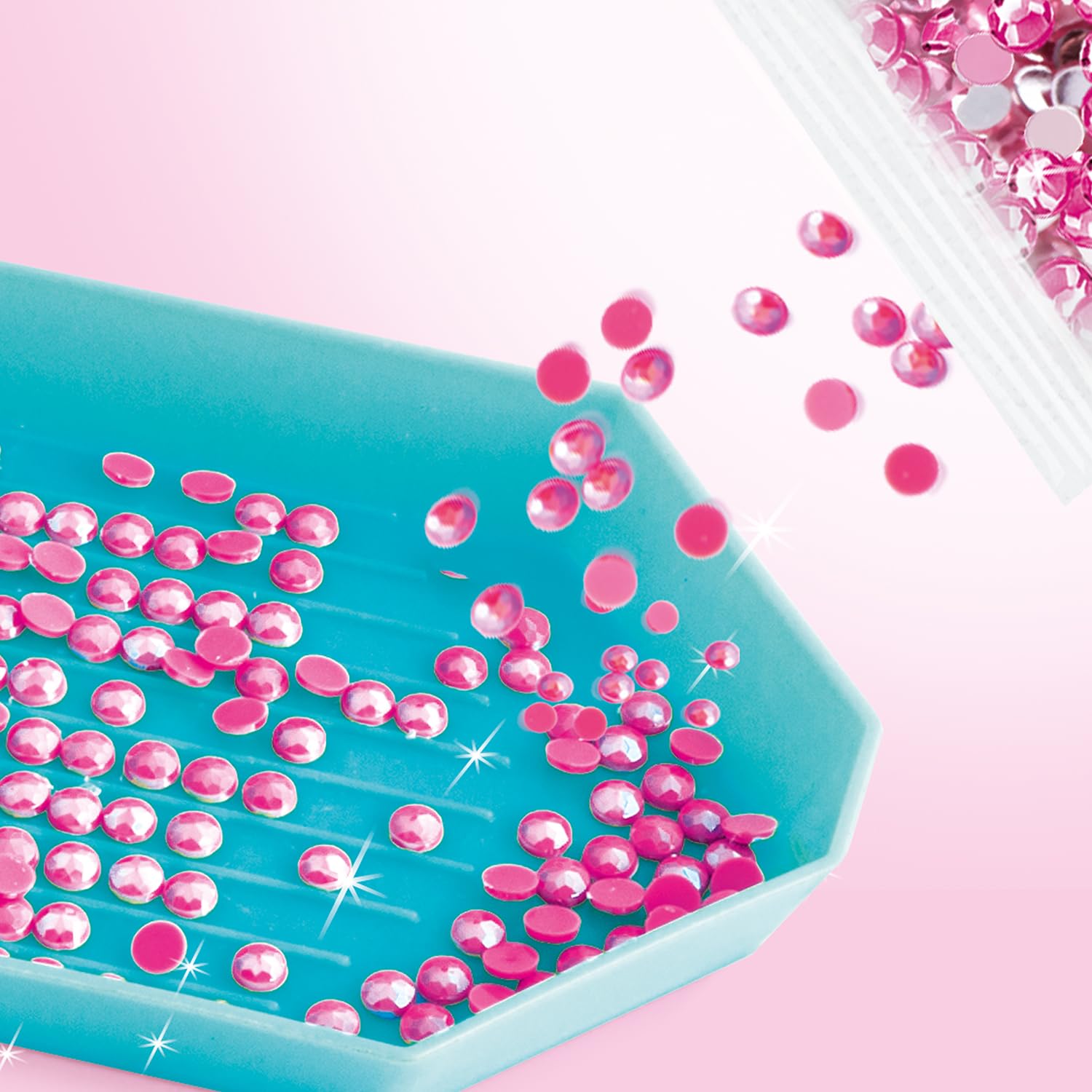 Canal Toys - Style 4Ever - Maletín LED de Arte con Diamantes | Pizarra Luminosa con Posters, Pegatinas de Diamantes, +3500 diamantes, Lápices de Colores - Diamond Art LED Case