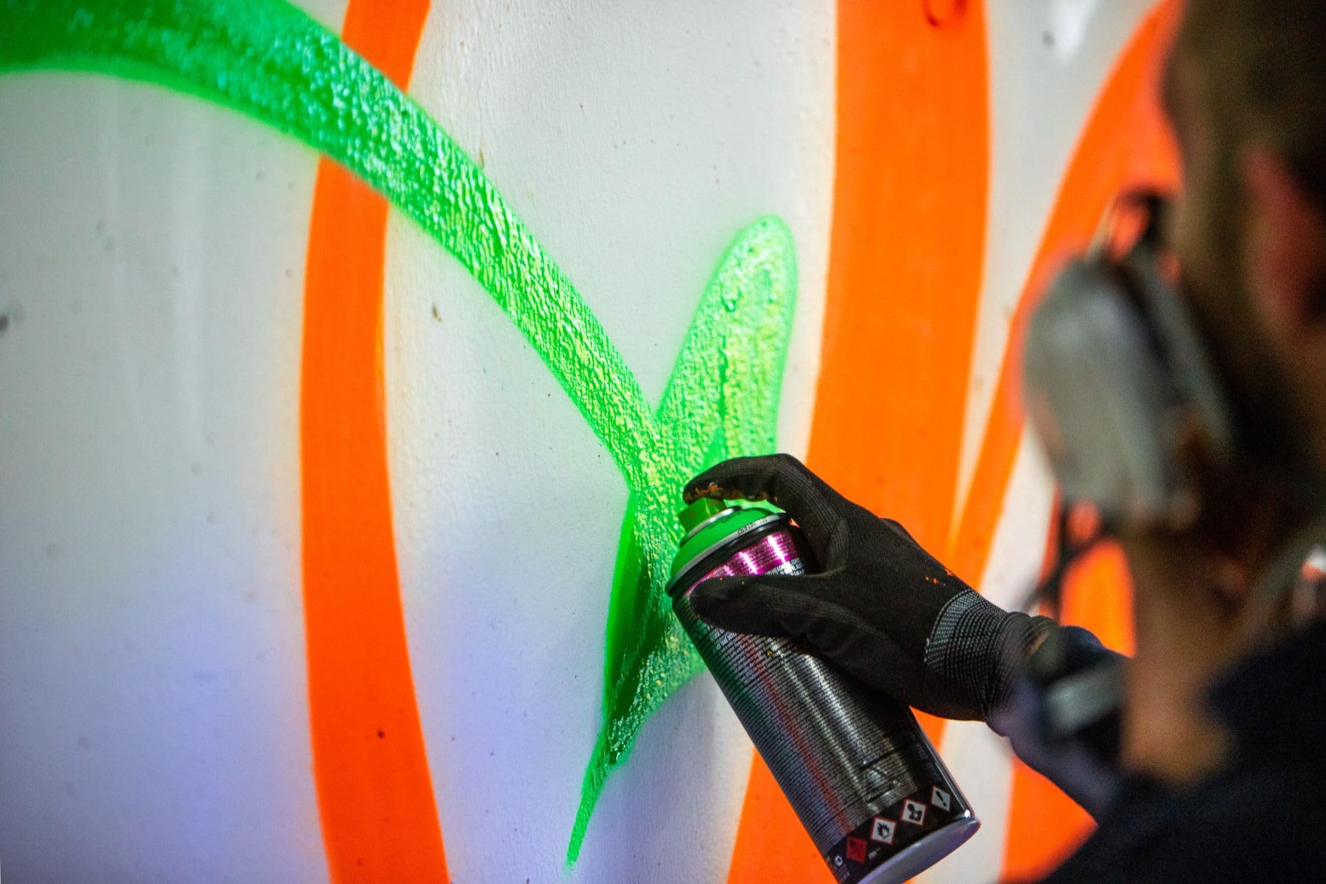 Montana Cans Black Infra Neon - Set di bombolette spray fluorescenti per graffiti, 400 ml, ad alta copertura, ad asciugatura rapida, set di colori neon per street art e fai da te, 6 x 400 ml