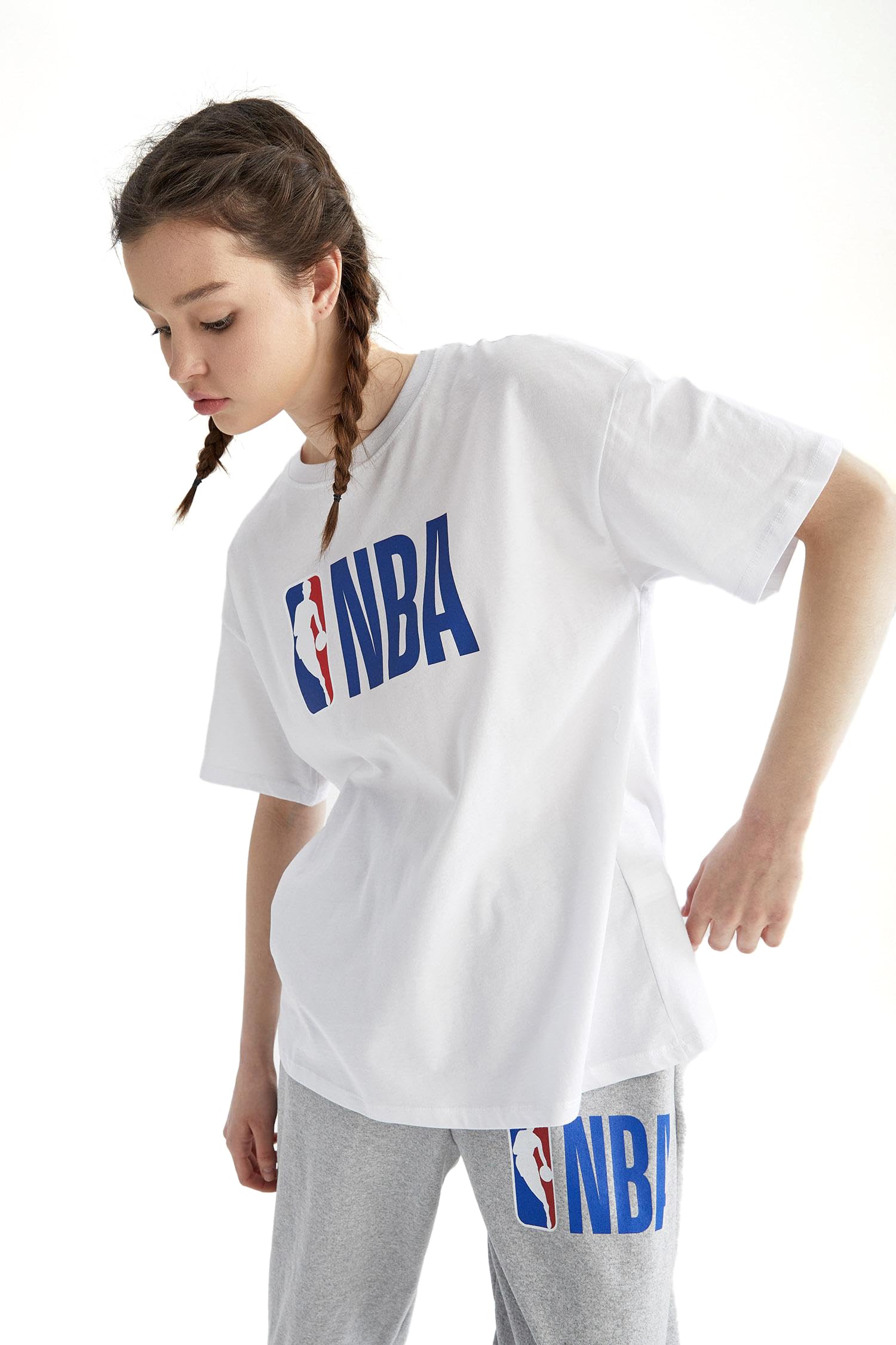 Kadın DeFactoFit NBA Wordmark Oversize Fit Bisiklet Yaka Baskılı Kısa Kollu Tişört