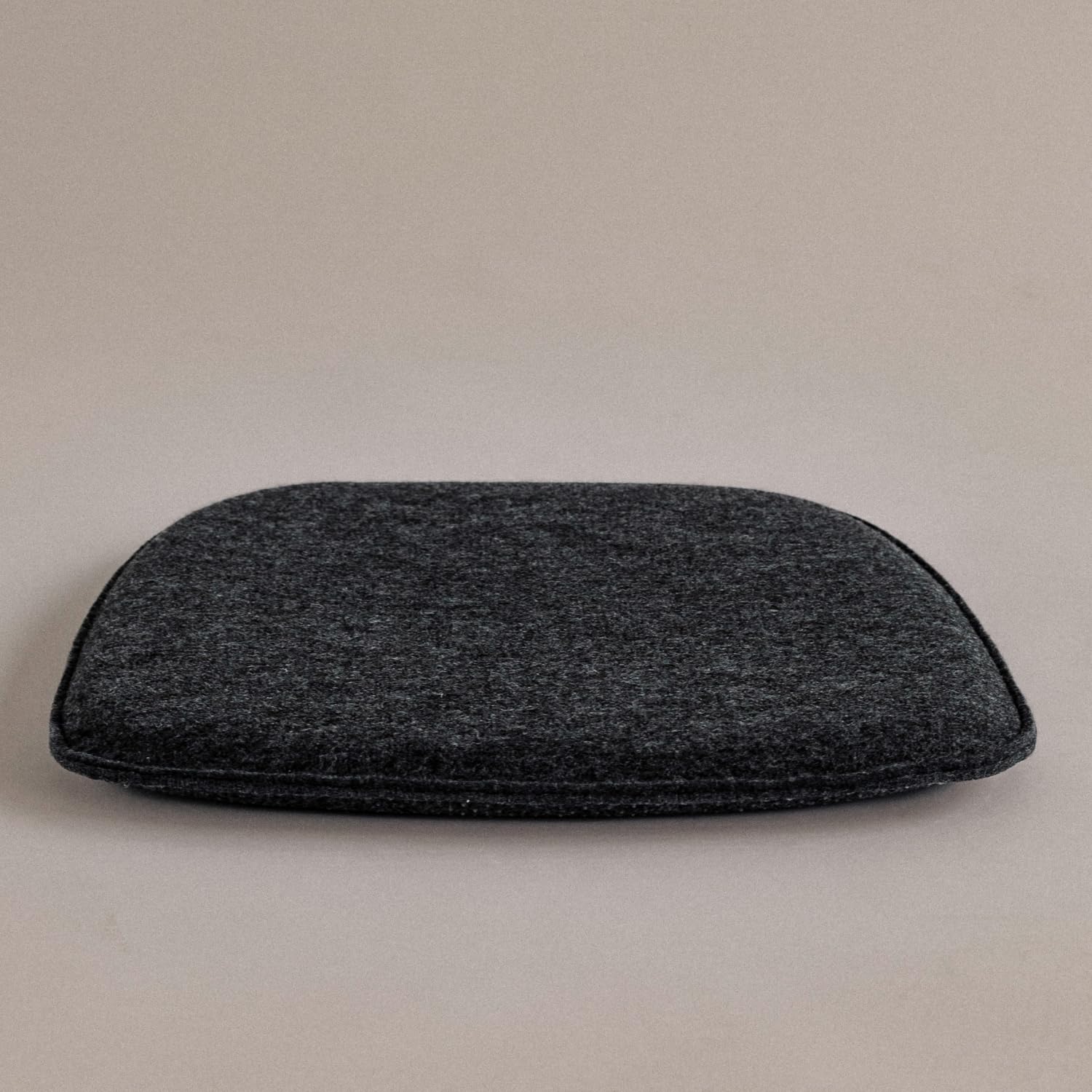 Sitzkissen Filz Eckig aus Wollfilz - Made in Germany - Stuhlkissen mit Wolle für EIN angenehmes Sitzgefühl