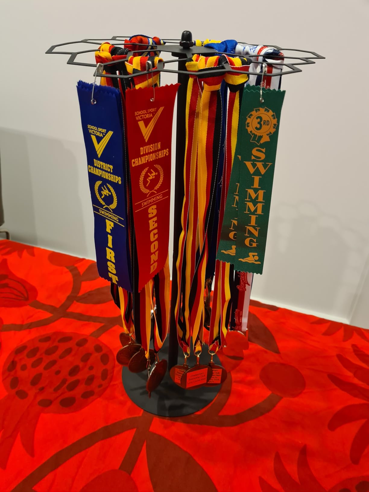 Goxfaca Rotatable Medal Hangers Display Metal Medal Rack Tabletop Easy ...