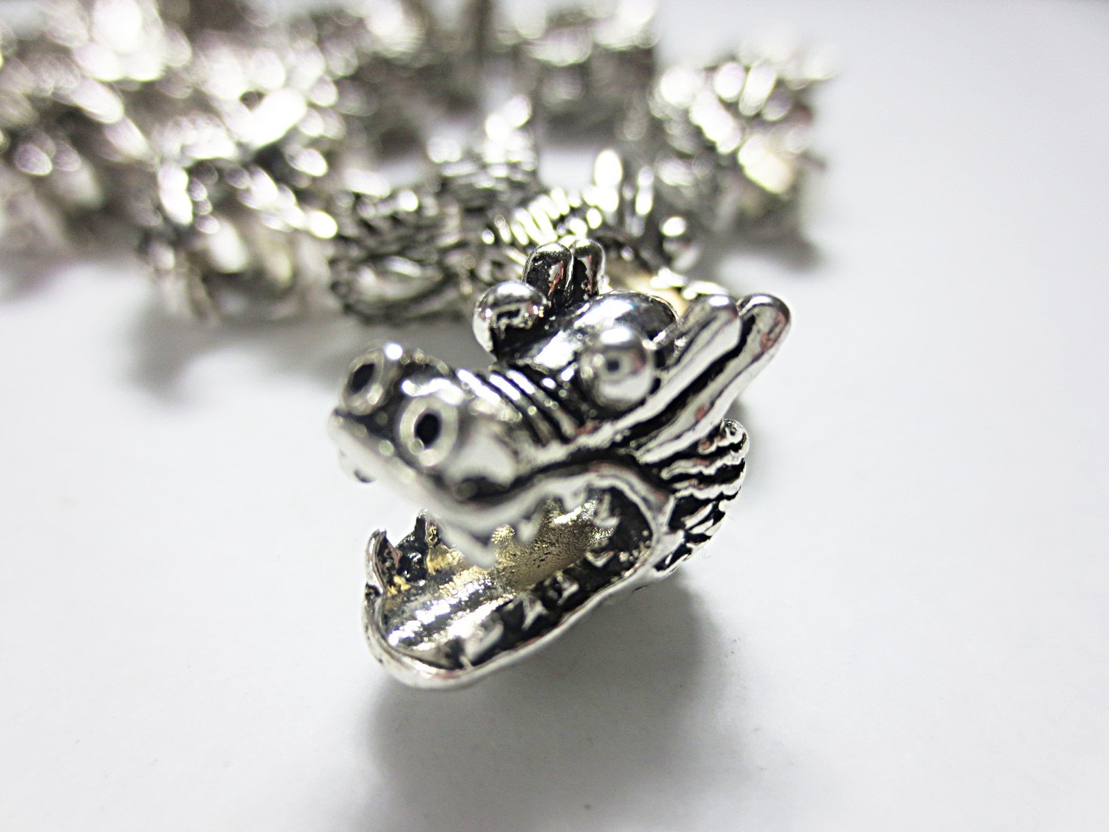 ドラゴン モチーフ 山珊瑚 ハンドメイド シルバーバングル ドラゴン