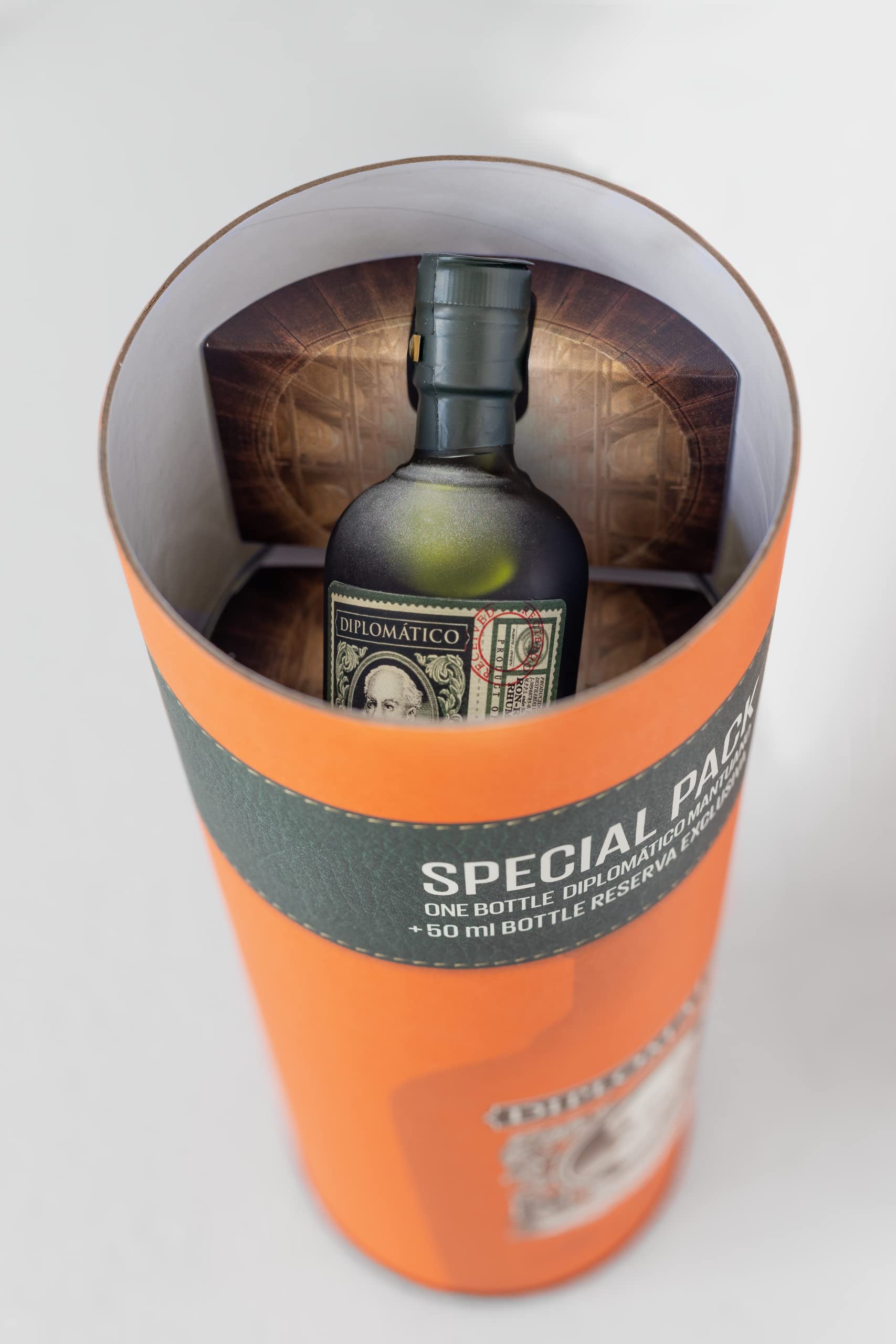 Estuche - Ron Diplomático Mantuano + Miniatura 5cL Reserva Exclusiva, 40% Volumen de Alcohol, 70cl