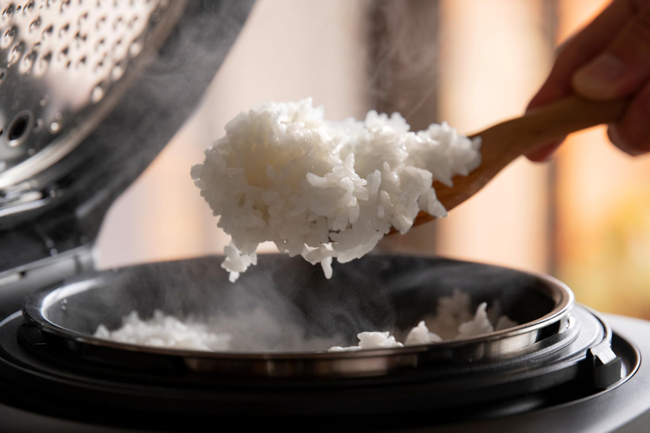 炊飯器・餅つき機 BALMUDA The Gohan K08A-WH Amazon | バルミューダ ザ・ゴハン ホワイト 3合炊き 電気炊飯器