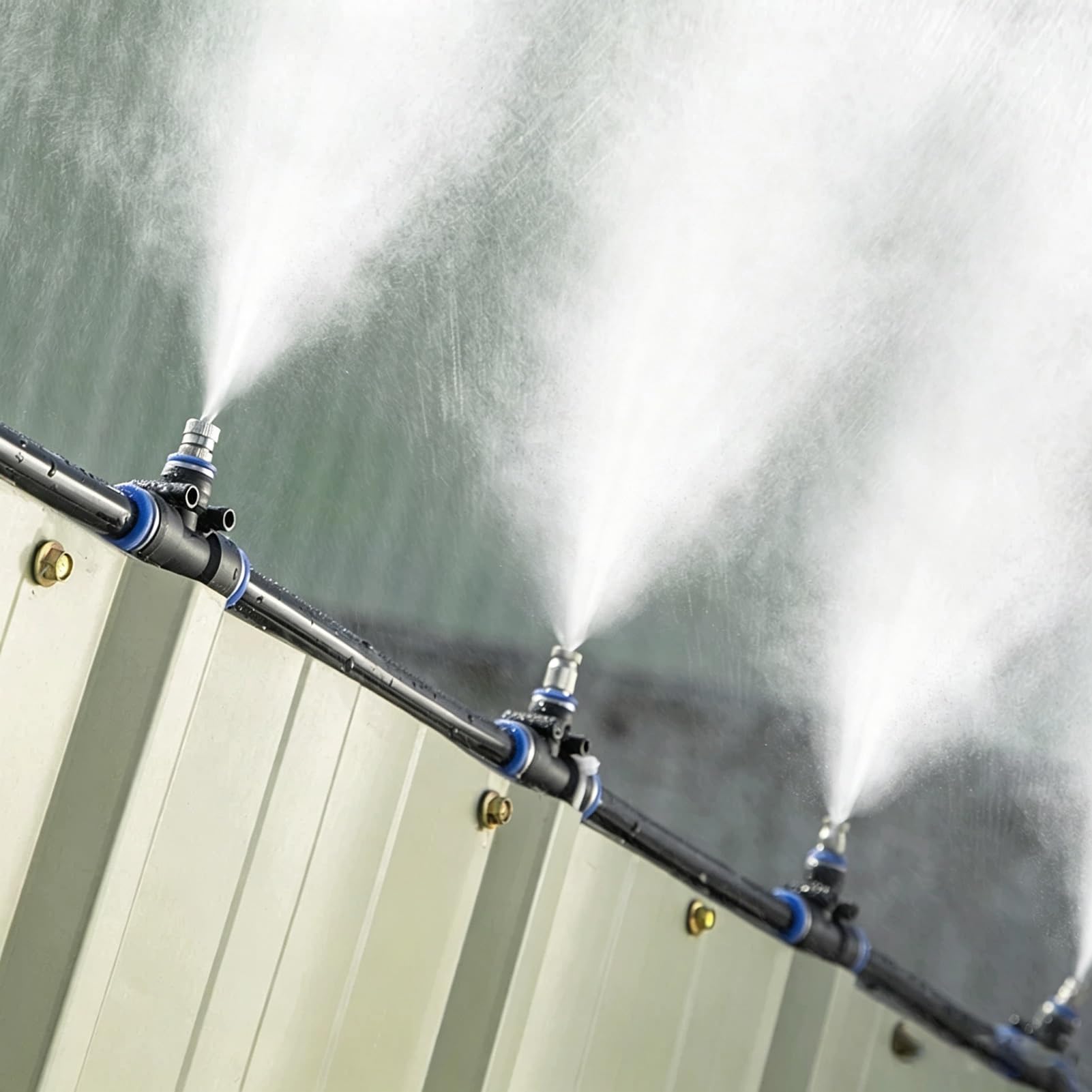 Irrigazione a Goccia Kit Irrigatore per Recinzioni Esterne (Ampie Superfici), Set di Irrigazione in Ottone a Nebulizzazione Fine, Kit di Irrigazione e Raffrescamento per Serre | 82ft/25m