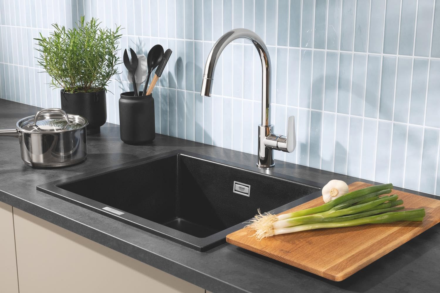 GROHE Start Edge- Grifo cocina (caño alto extraíble, forma C, giro 360º, instalación QuickFix, limitador caudal ecológico), cromo, 30550000