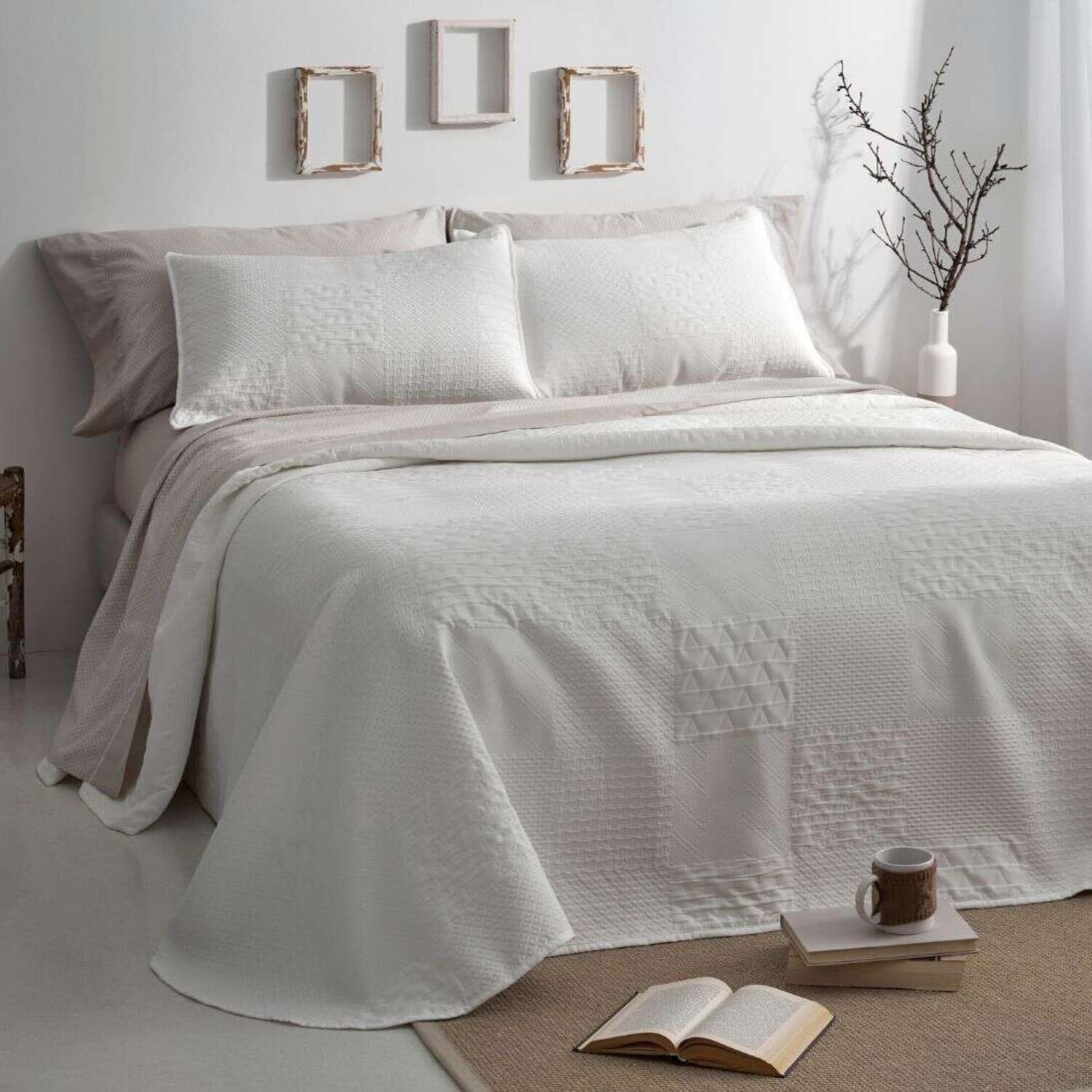 Burrito Blanco | Colcha 100% Poliéster Cama 150 Blanco | Incluye 2 Fundas de Cojín | Tacto Cotton Touch | Relleno 360 g/m² | Tacto Suave | Larga Duración