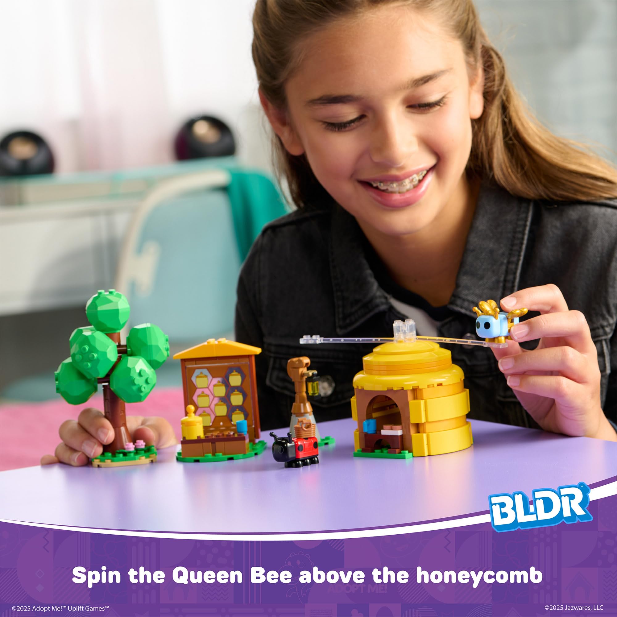 BLDR Adopt Me! Coffee Shop Building Set Exclusive Virtual Item Code Included, Multicolor - Image 4