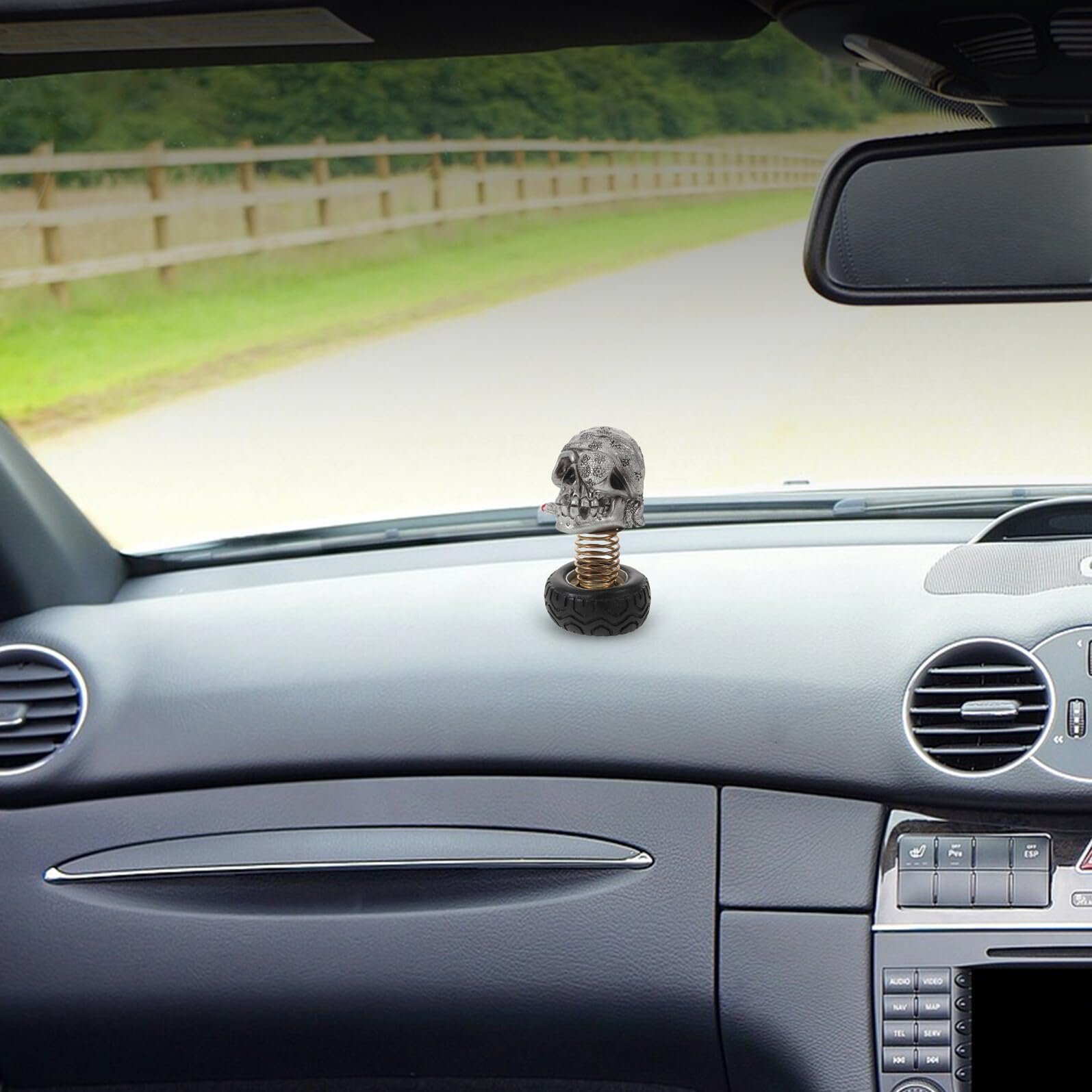 MAGICLULU Figurine Crâne Oscillante en Résine pour Tableau de Bord Décoration Fantôme Humoristique pour Voiture SUV et Camion Ornement de Capot Tête Branlante Accessoire Original pour
