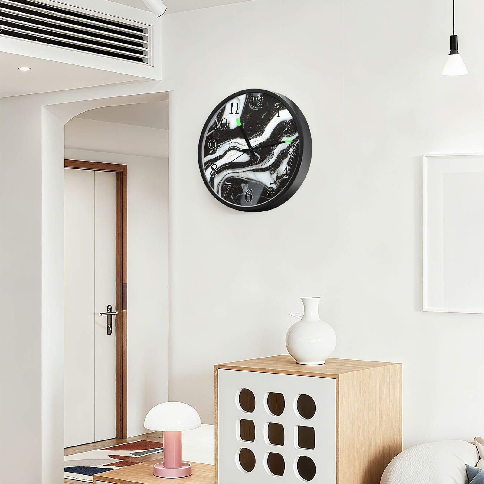 Mnsruu Reloj de pared luminoso de mármol blanco y negro, reloj de pared que brilla en la oscuridad, funciona con pilas, reloj de luz nocturna silencioso sin tictac para dormitorio