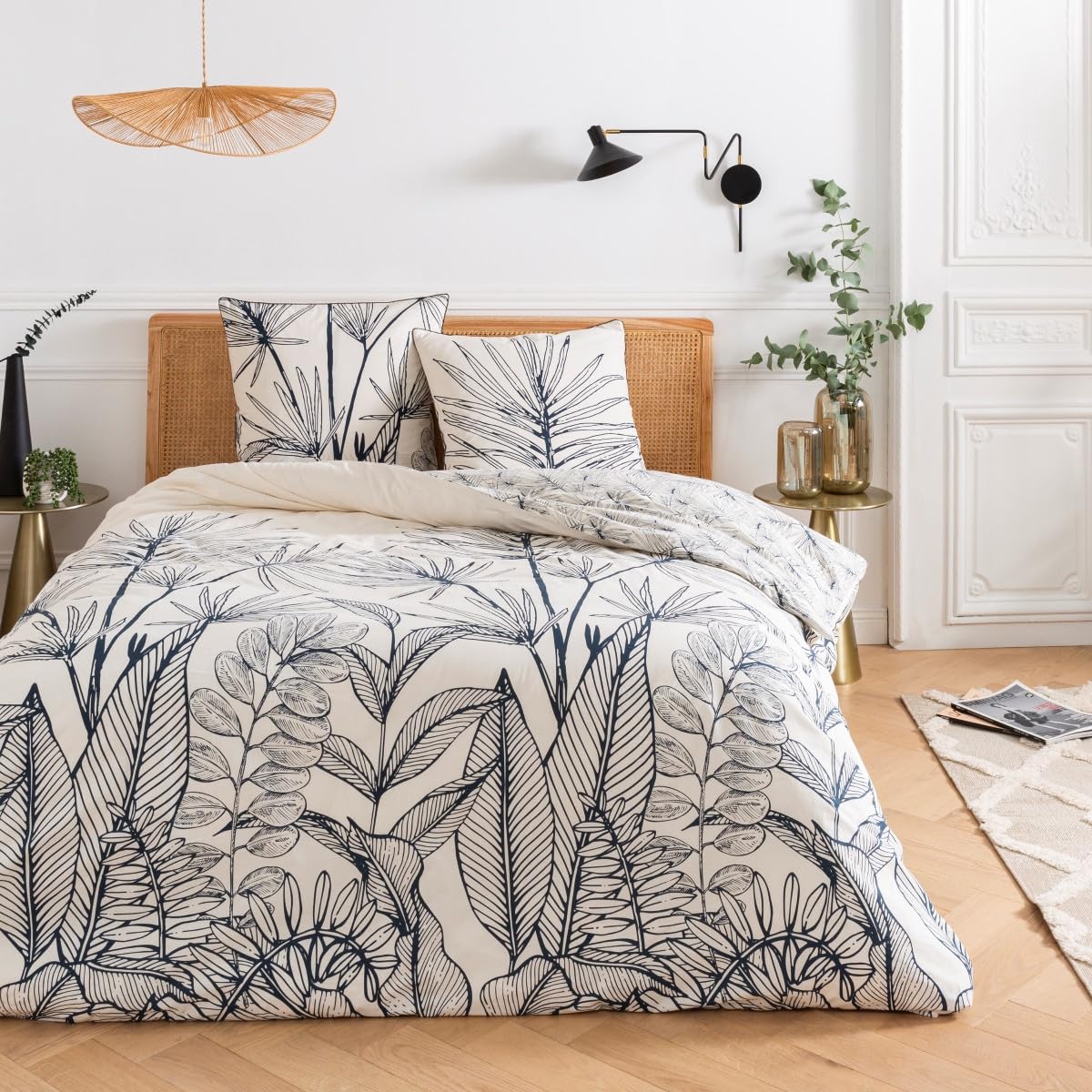 Future Home Parure de lit 2 Personnes Orphee en Coton 57 Fils imprimé - Housse de Couette + 2 taies d'oreiller 63x63cm - Finition Boutons - Réversible - Certifié Oeko-TEX Blanc 260x240cm