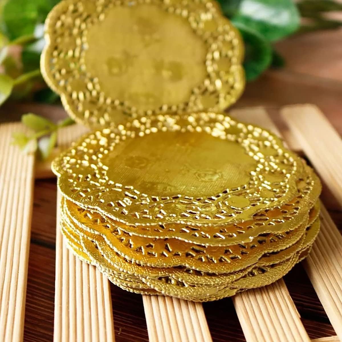 Queenbox 50pcs Silver 8.5inch Round Paper Lace Doilies, Solid Floral Placemats Disposable Doily Tableware Pad for Cake, Dessert, Wedding Birthday Party Tablewear Decoration