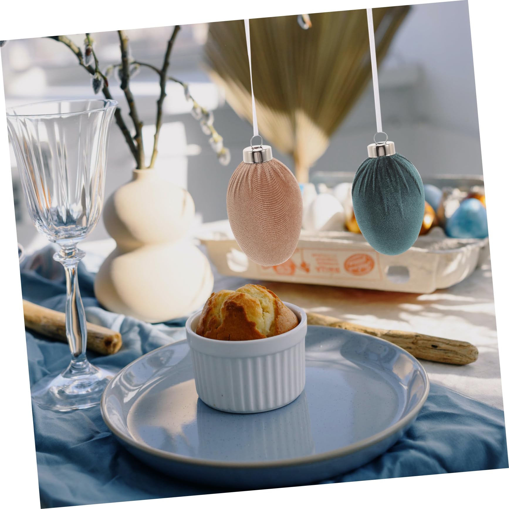 12 Stück Samtige Ostereier zum Aufhängen aus Kunststoff Elegante Osterdekoration für Festliche Osterpartys und Stimmungsvolle Raumgestaltung