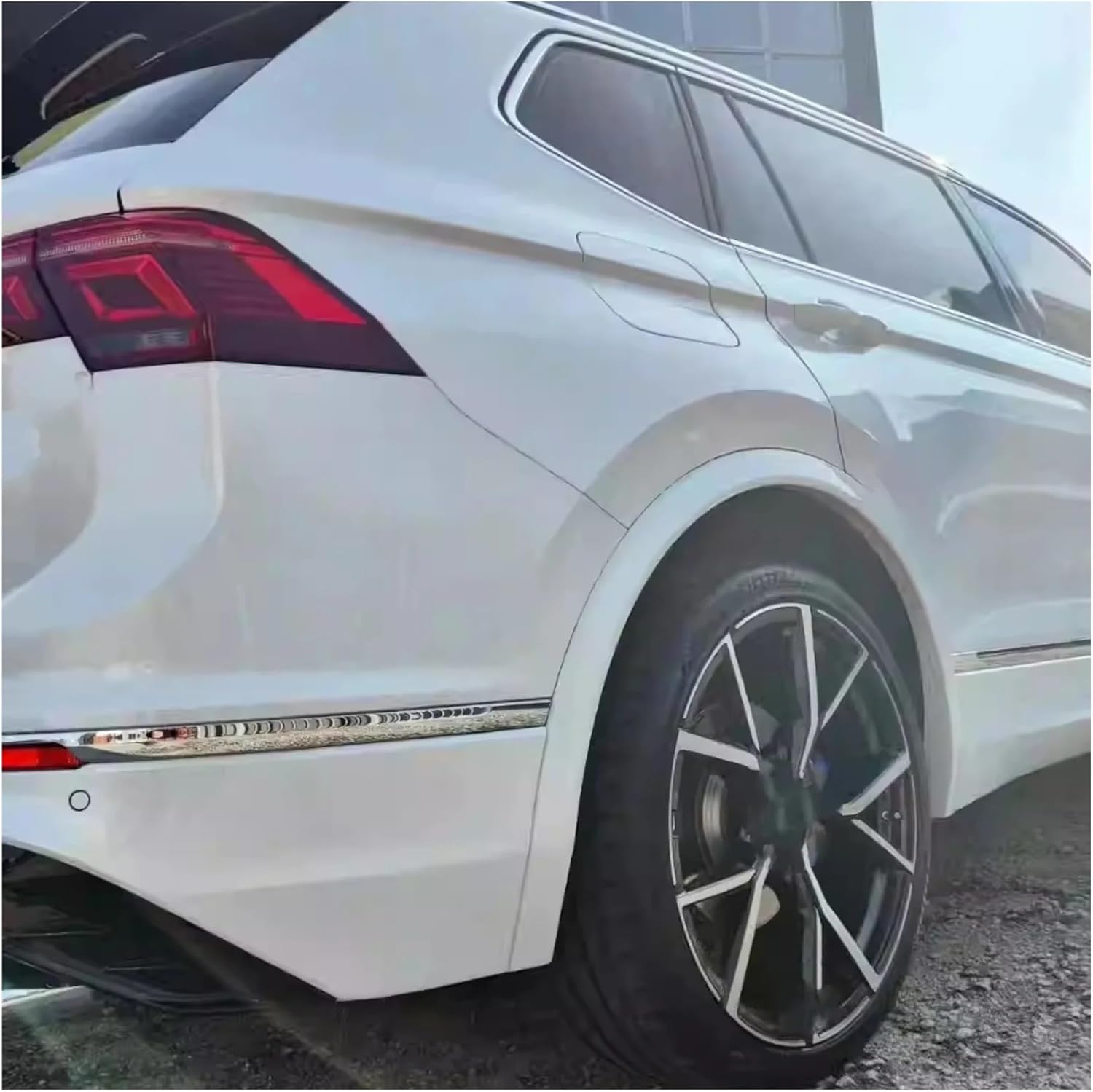 Body Kit Front and Rear Wheel Eyebrow Compatible With vw Tiguan L Convert Rline Fender Trim Body Kit Car Accessories(Black)