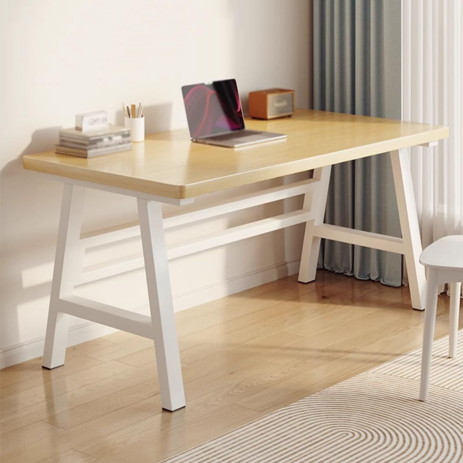 Bureau d'ordinateur robuste table de jeu élégante au design épuré