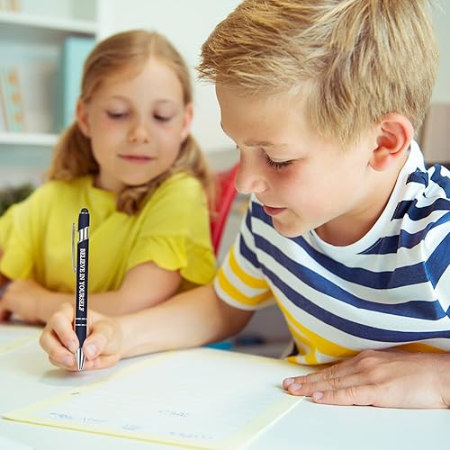 Vista 111 de Zonon - Paquete 12 bolígrafos con frases motivacionales para escuela y oficina, punta fina, escritura uniforme, citas divertidas para regalar a Rosa